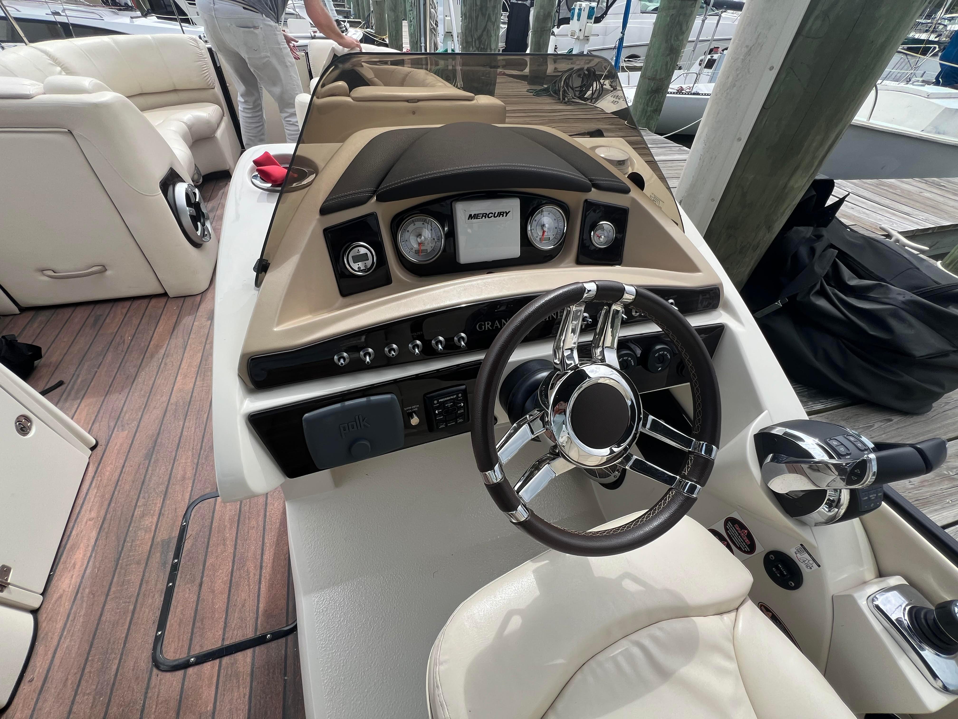 2015 Harris FloteBote Grand Mariner SL 250 — photo 11