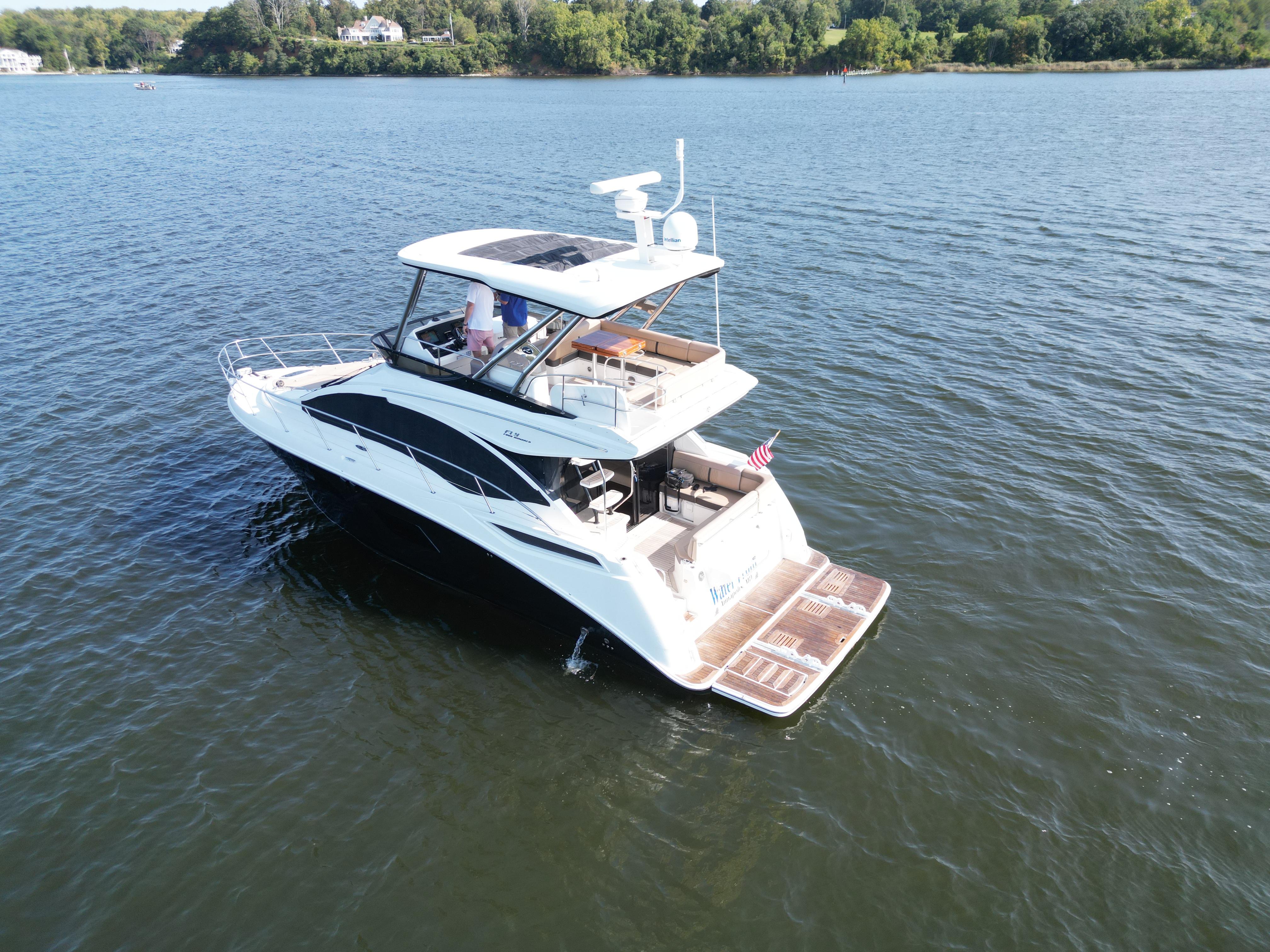 2017 Sea Ray Fly 400 — photo 9
