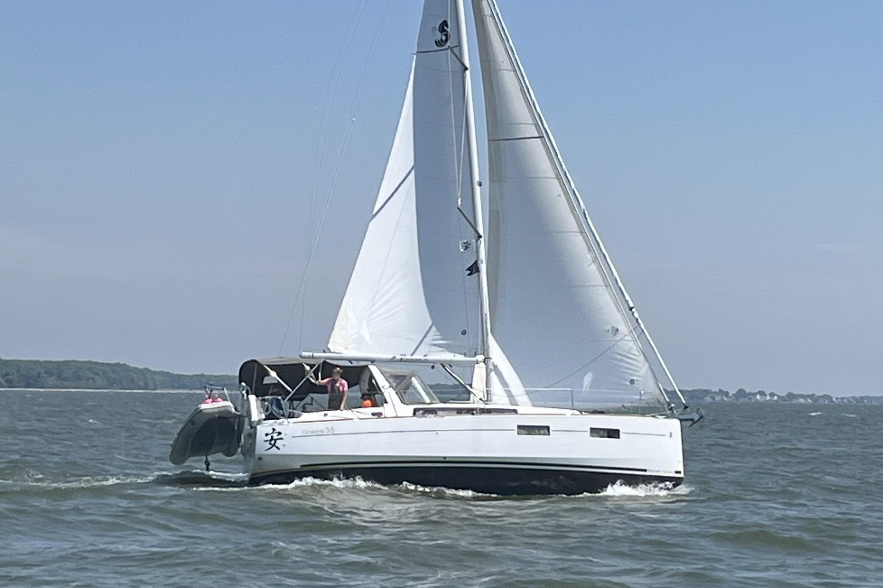 2016 Beneteau Oceanis 35 — photo 2