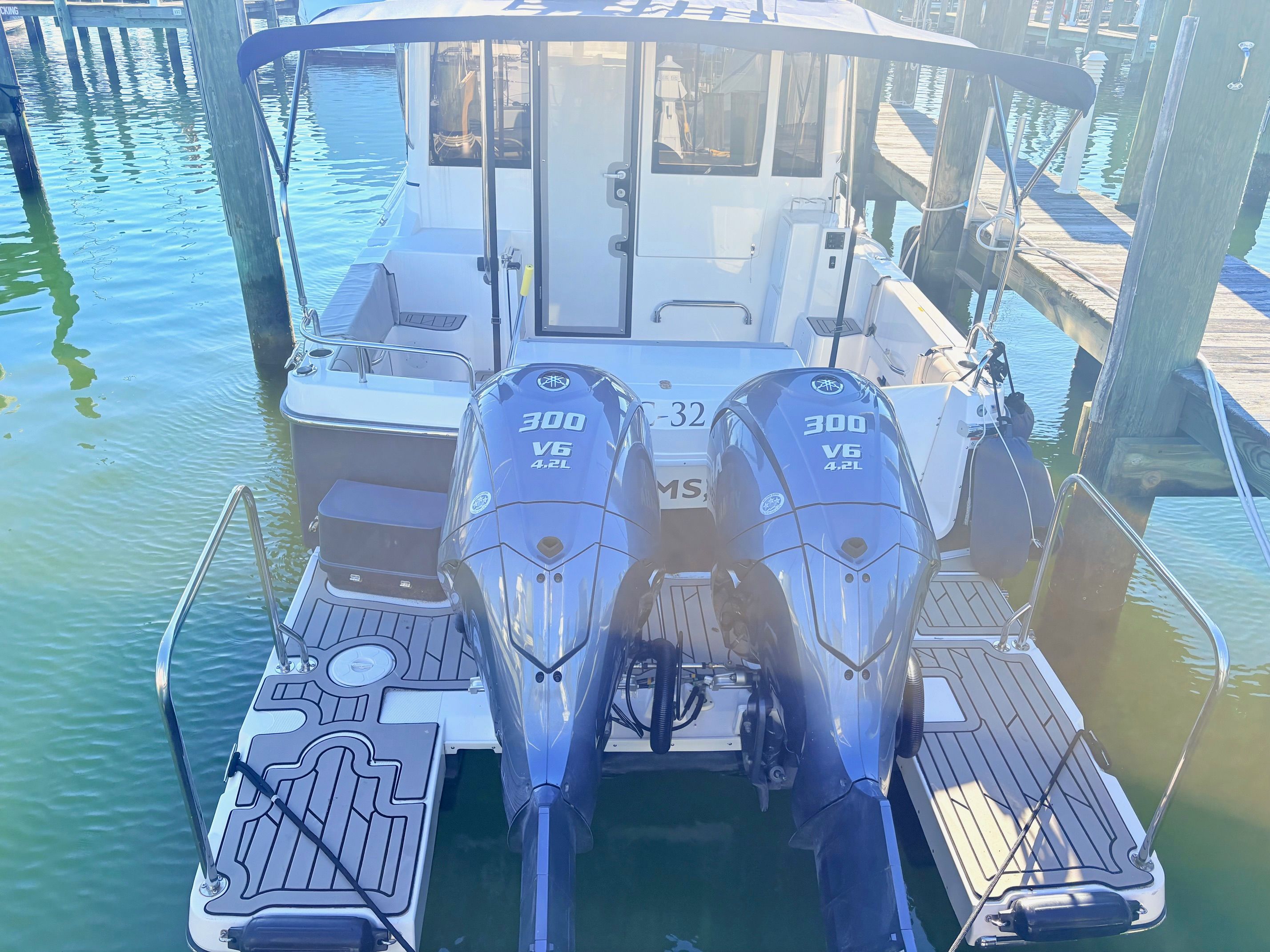 2023 Cutwater 32 Coupe — photo 8