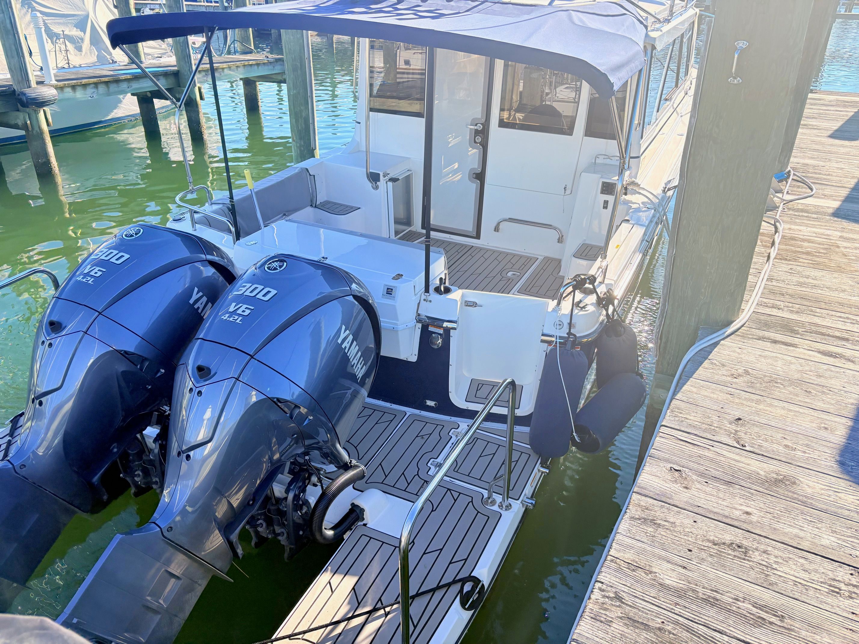 2023 Cutwater 32 Coupe — photo 9