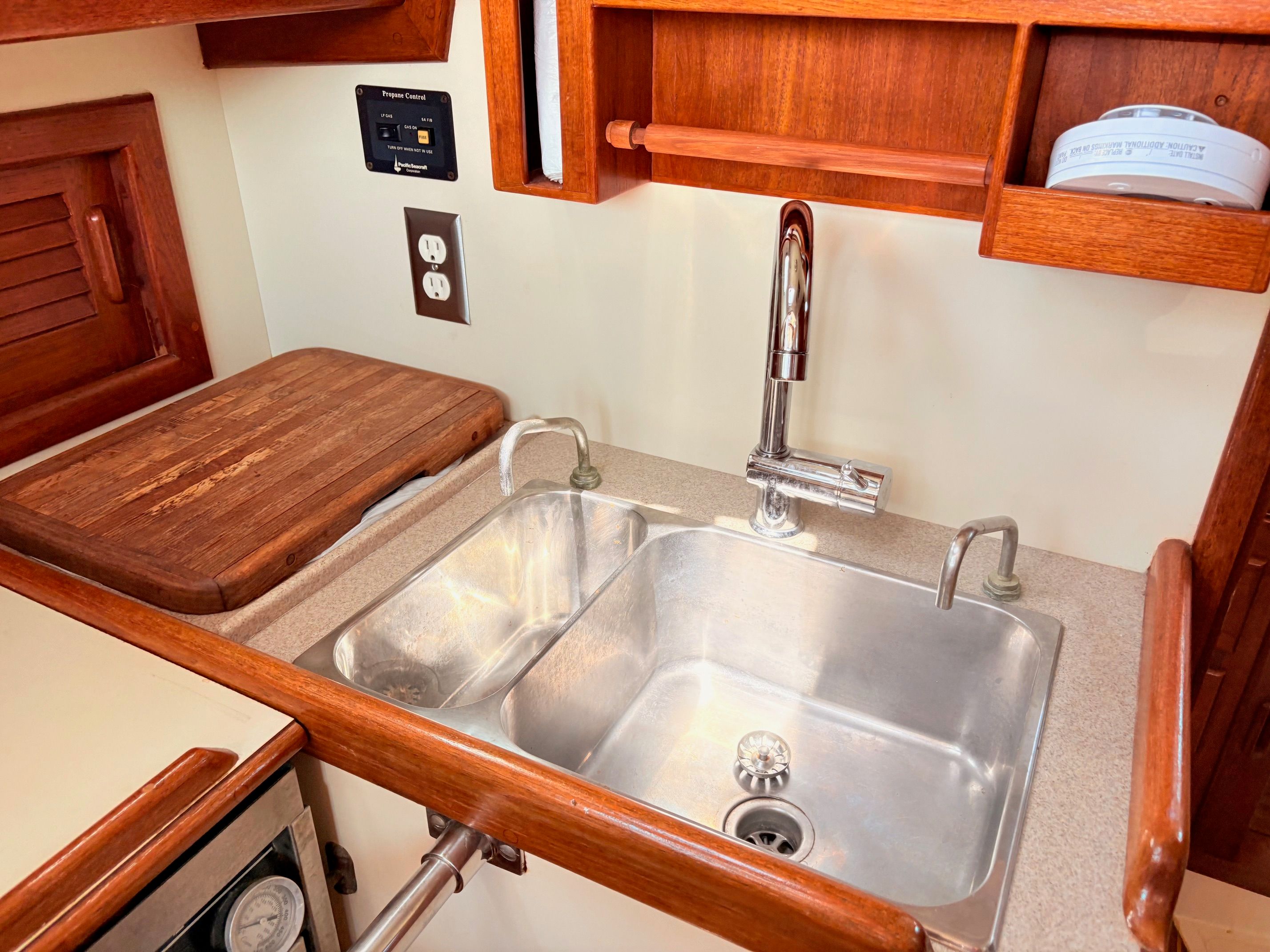 1995 Pacific Seacraft Pilothouse 32 — photo 9