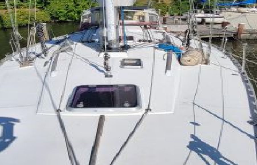 1985 Beneteau First 42 — photo 11