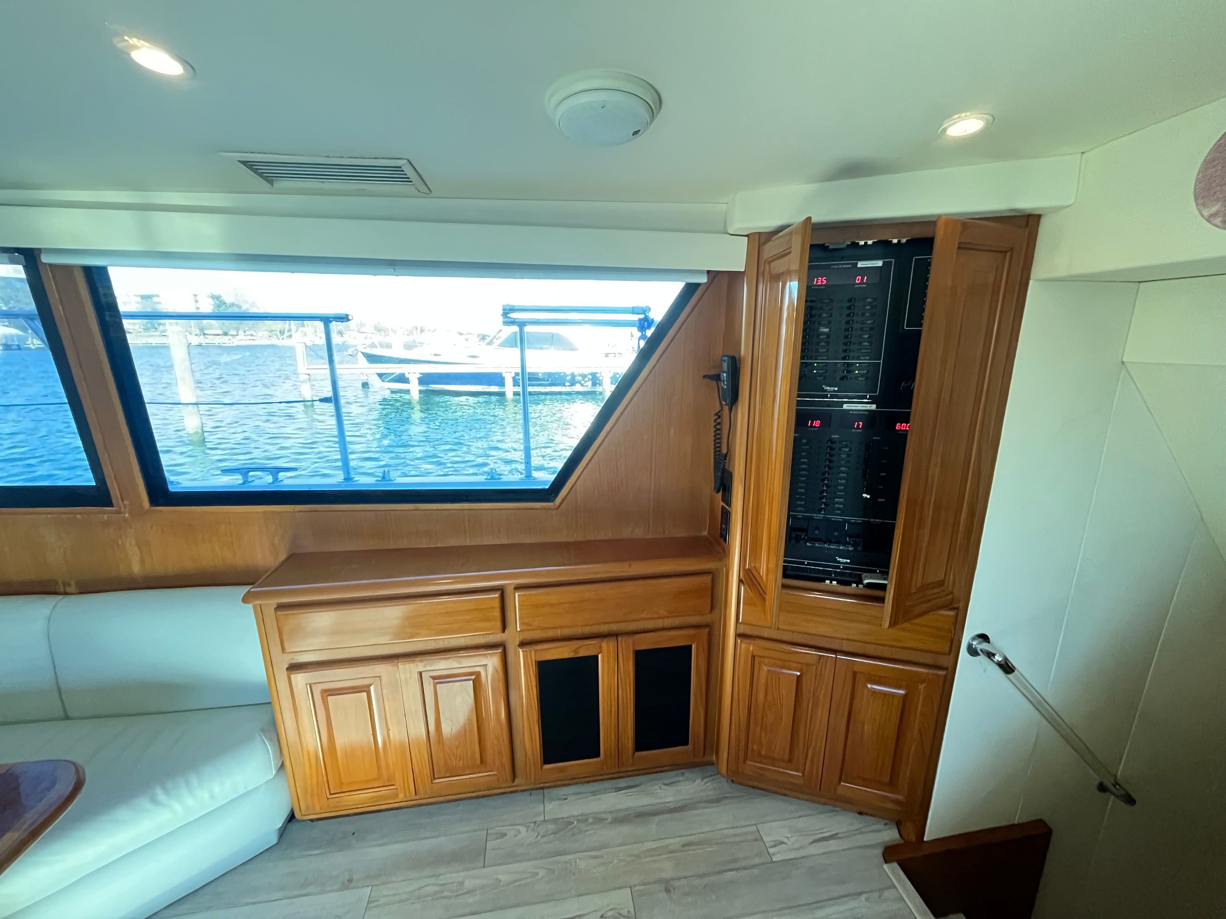 1996 Viking 60 Cockpit Sport Yacht — photo 11