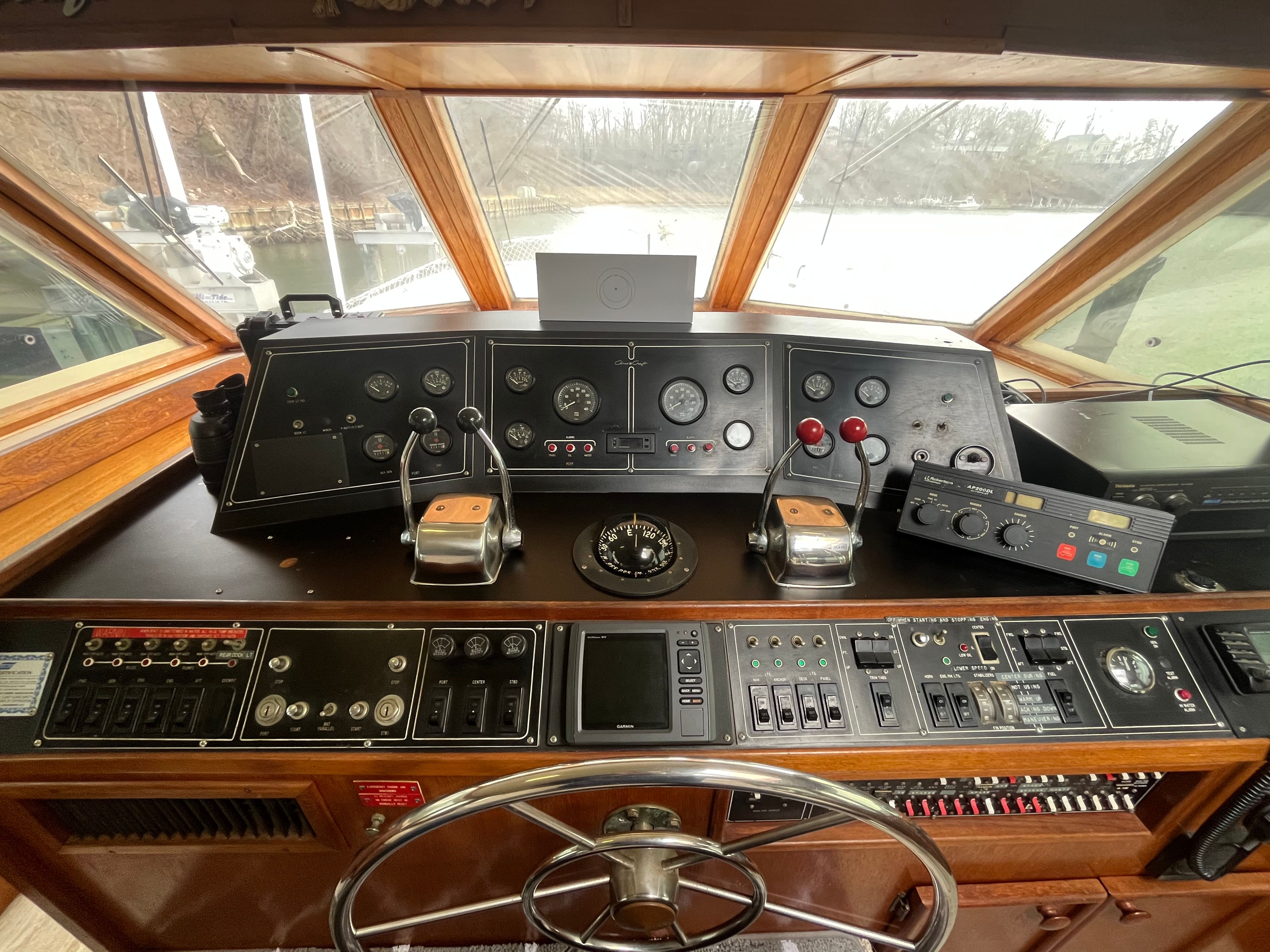 1987 Chris-Craft 500 Constellation — photo 12