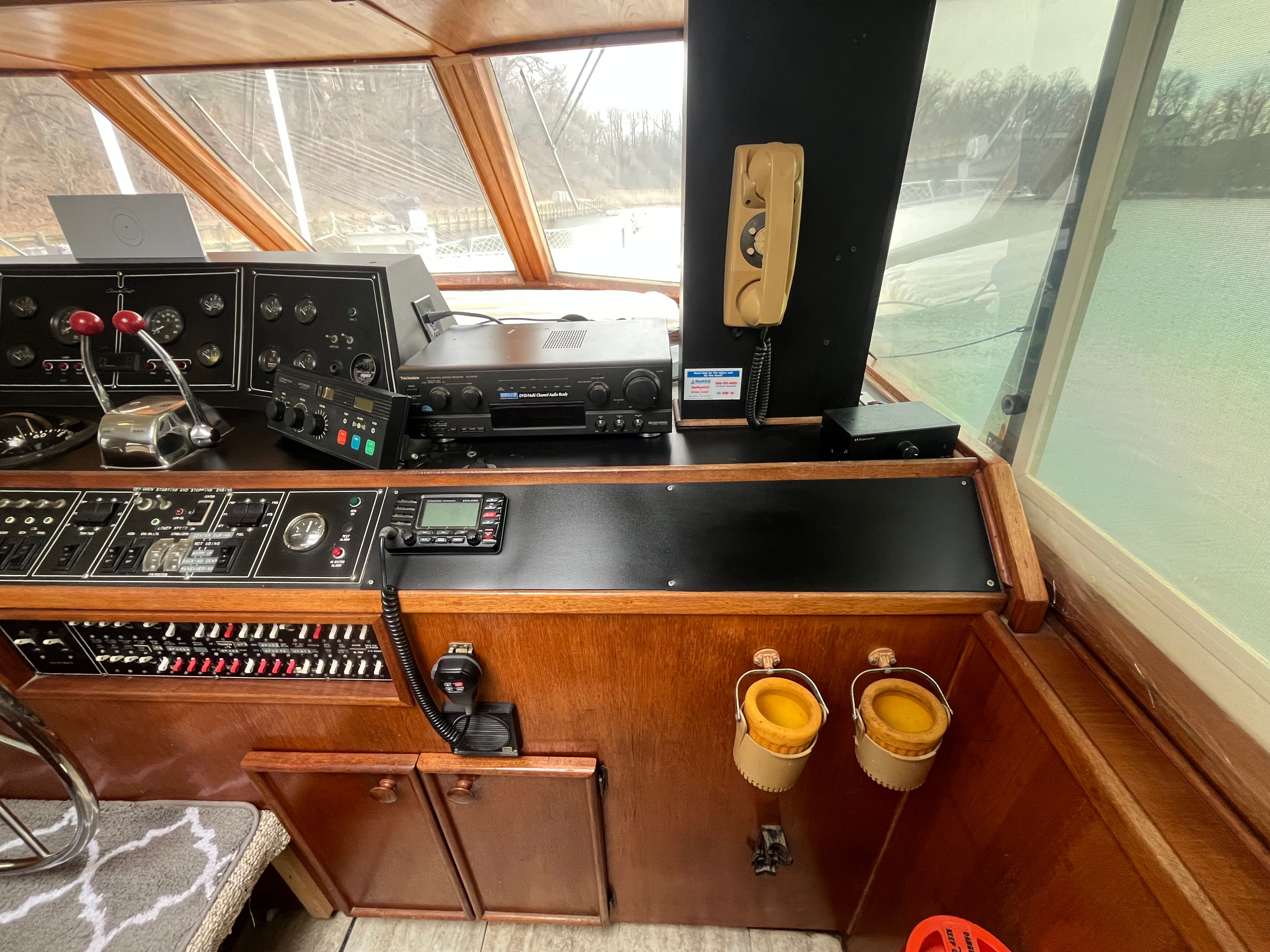 1987 Chris-Craft 500 Constellation — photo 13