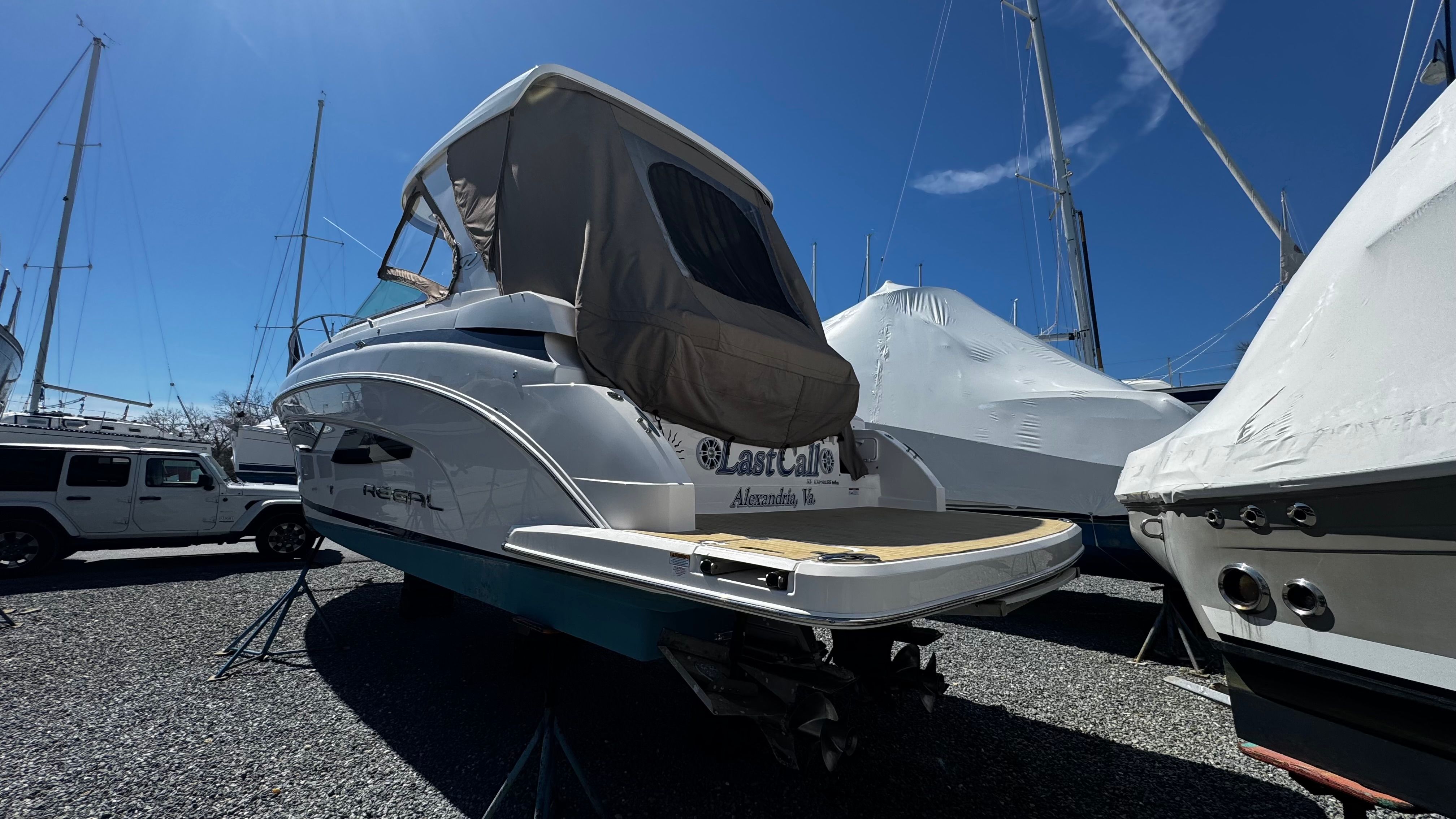 2019 Regal 33 Express — photo 13