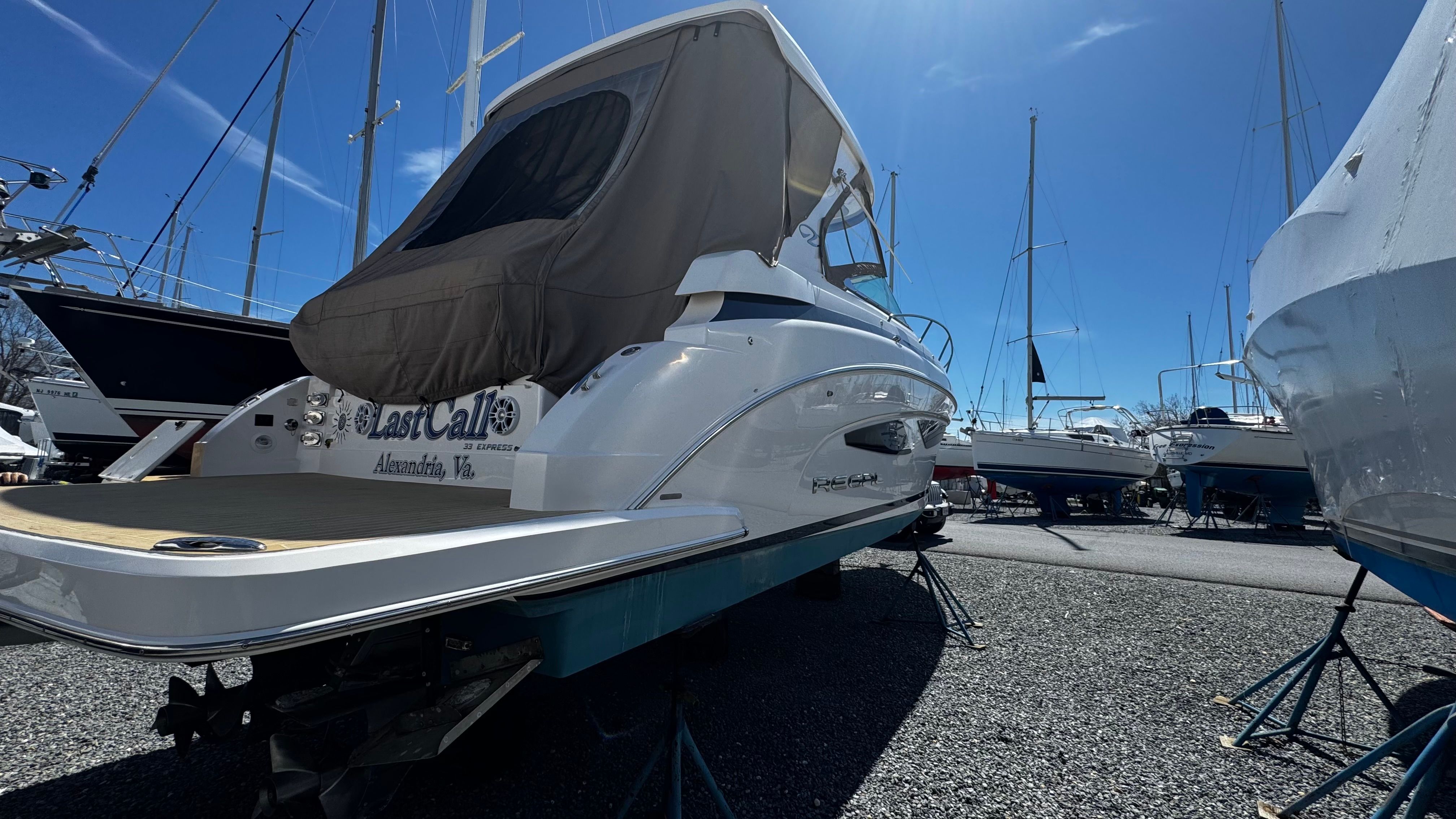 2019 Regal 33 Express — photo 12