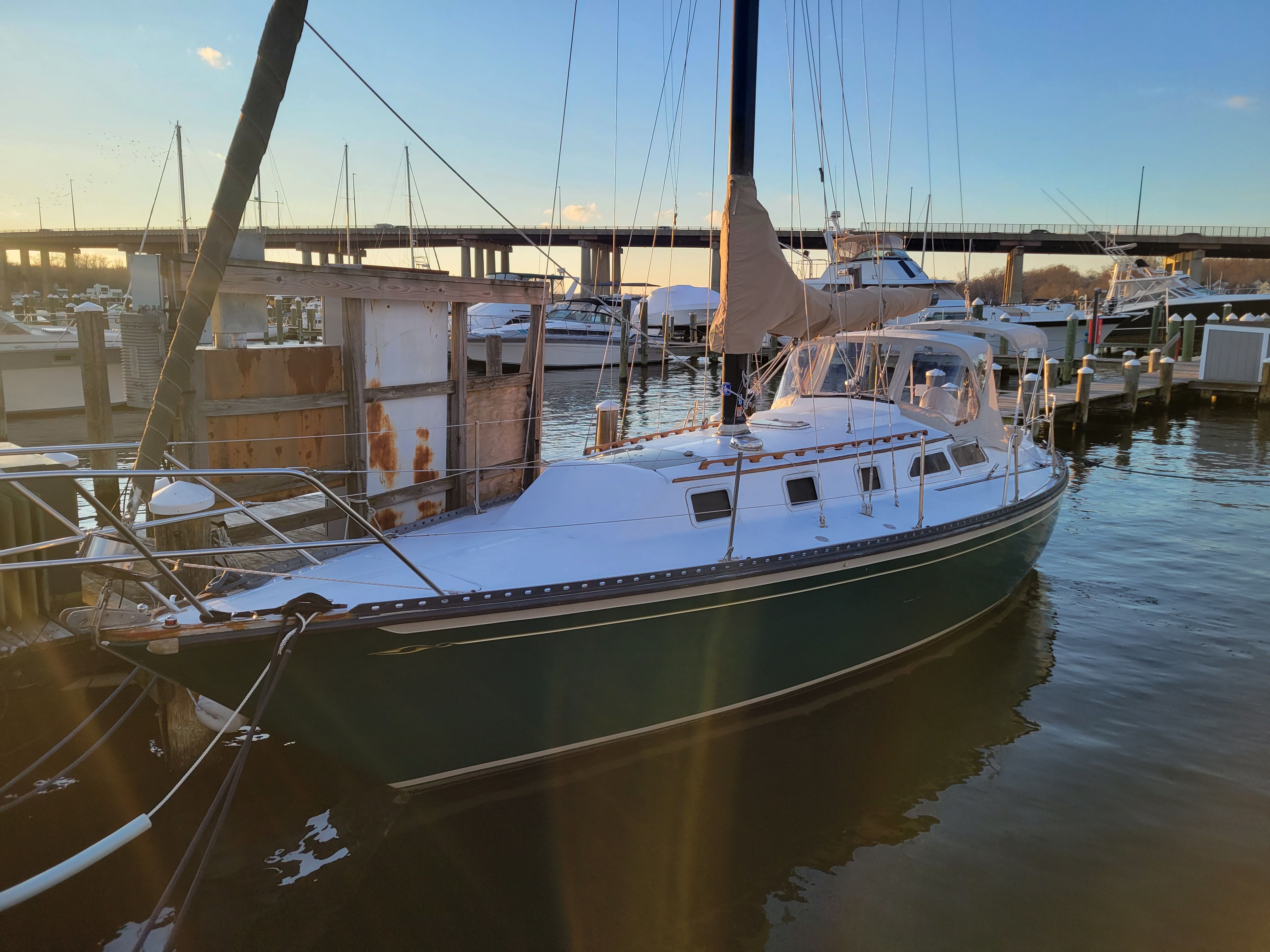 1978 Islander 36 — photo 2