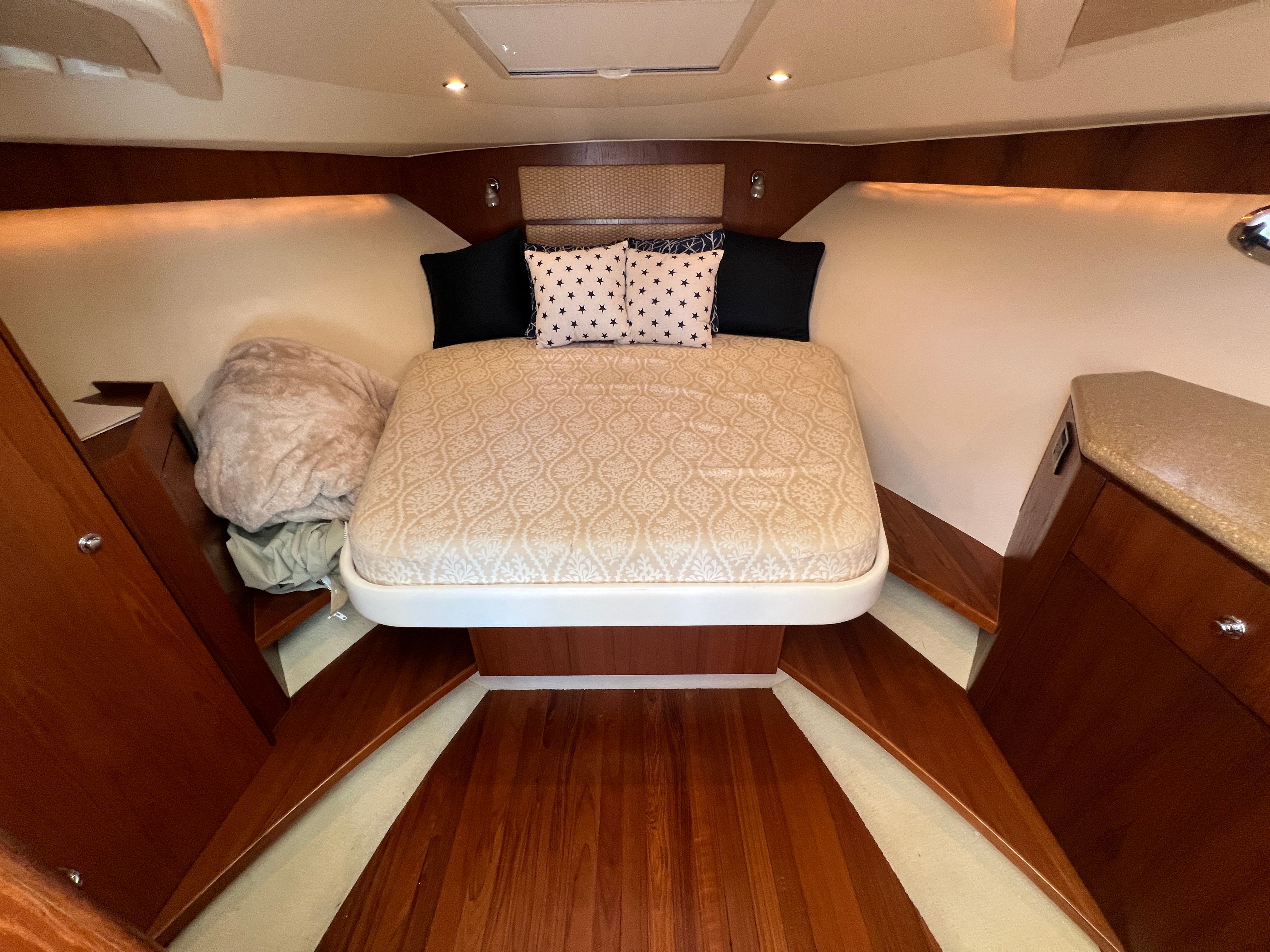 2013 Tiara Yachts 3100 Coronet — photo 3