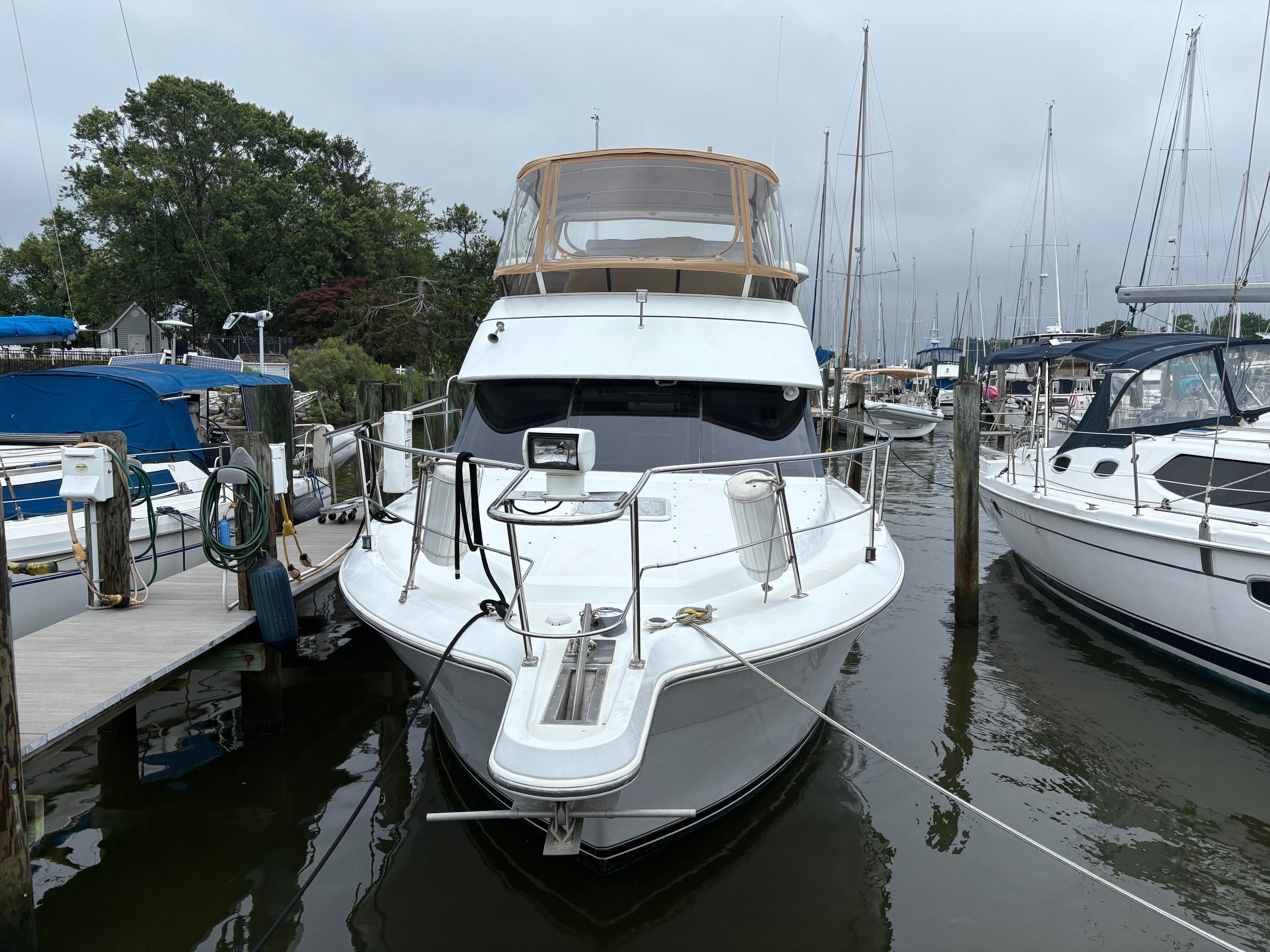 1999 Carver 356 Motor Yacht — photo 3