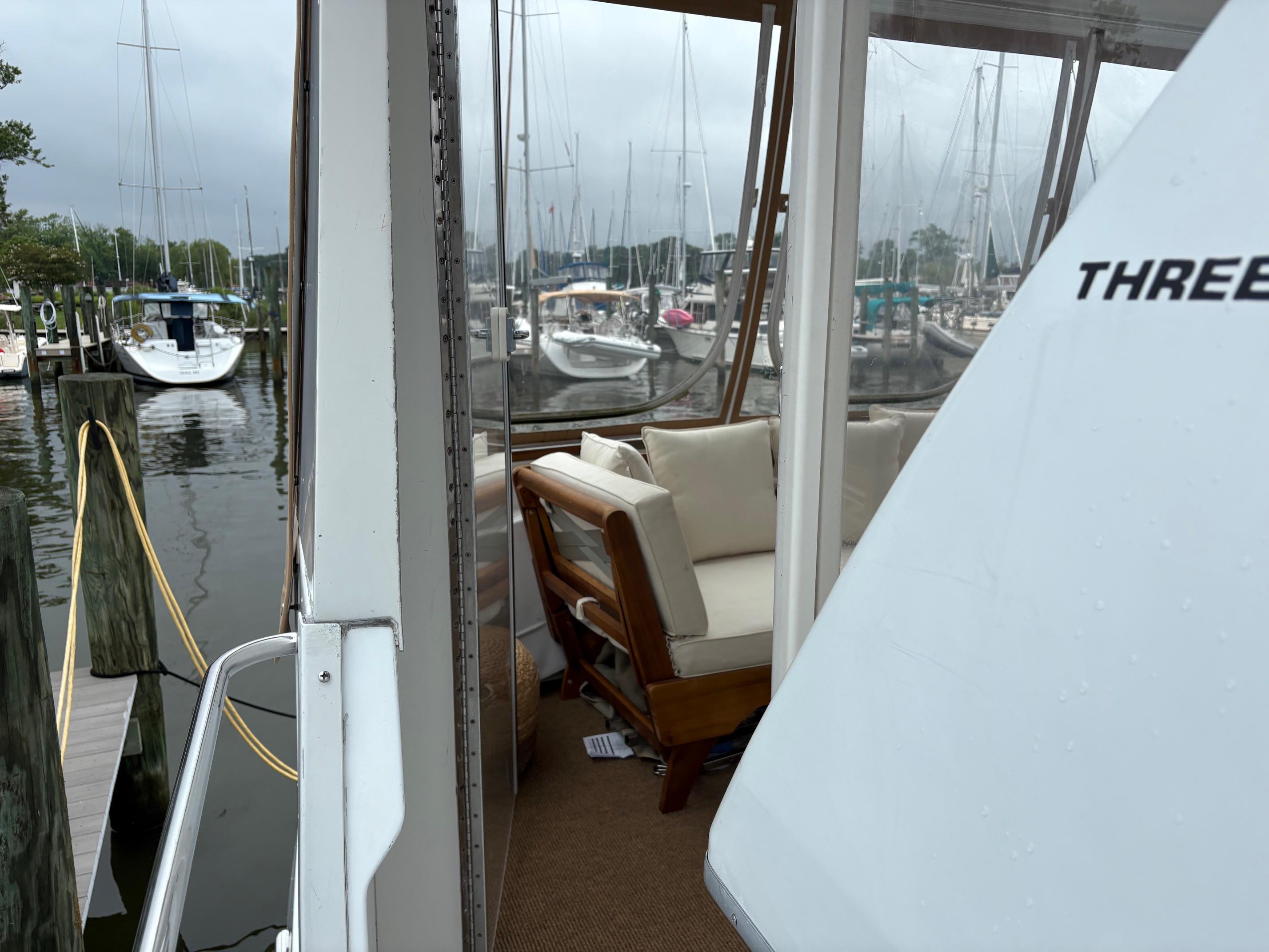 1999 Carver 356 Motor Yacht — photo 10