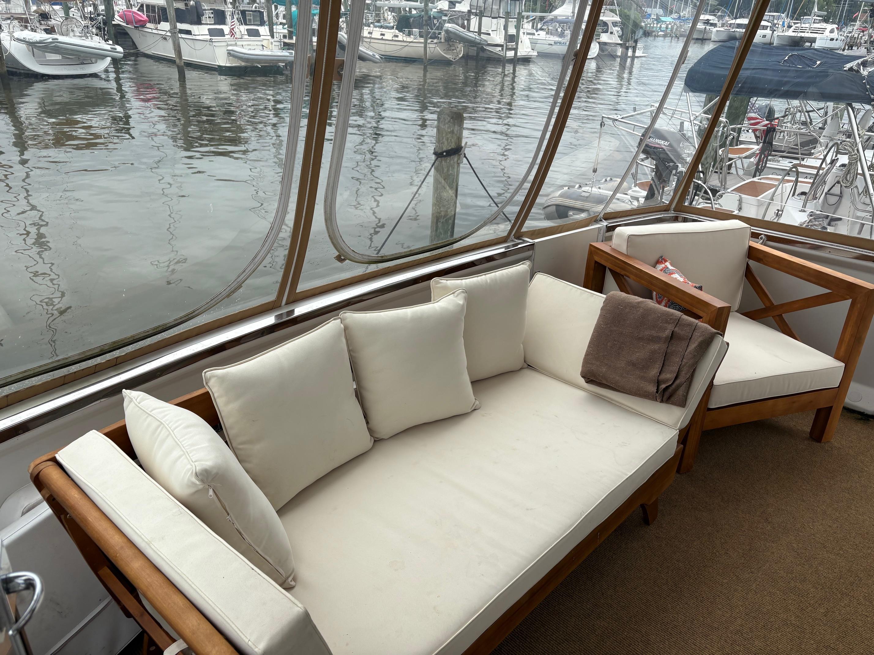 1999 Carver 356 Motor Yacht — photo 11