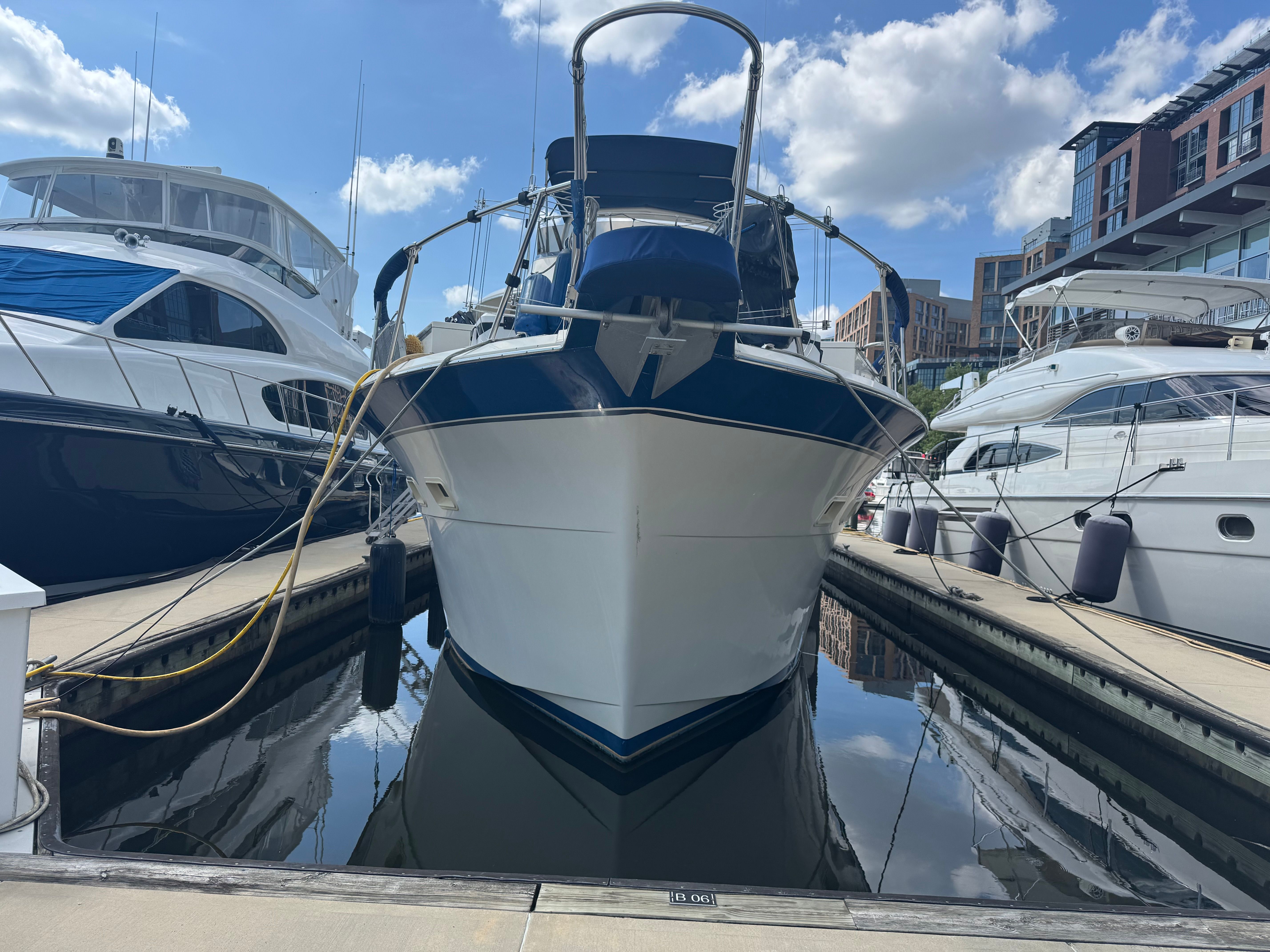 1985 Hatteras 53 Extended Deck — photo 6