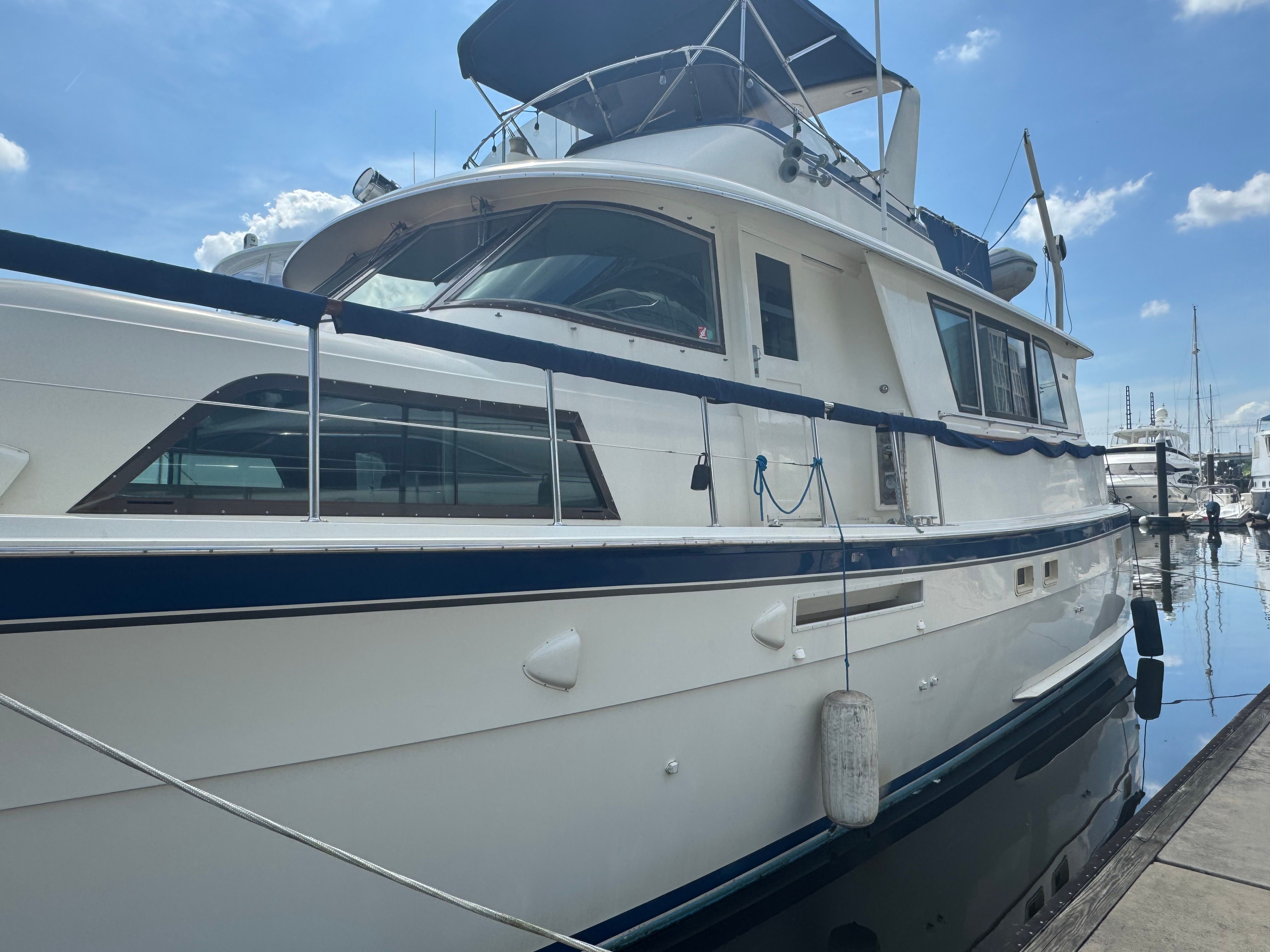 1985 Hatteras 53 Extended Deck — photo 9