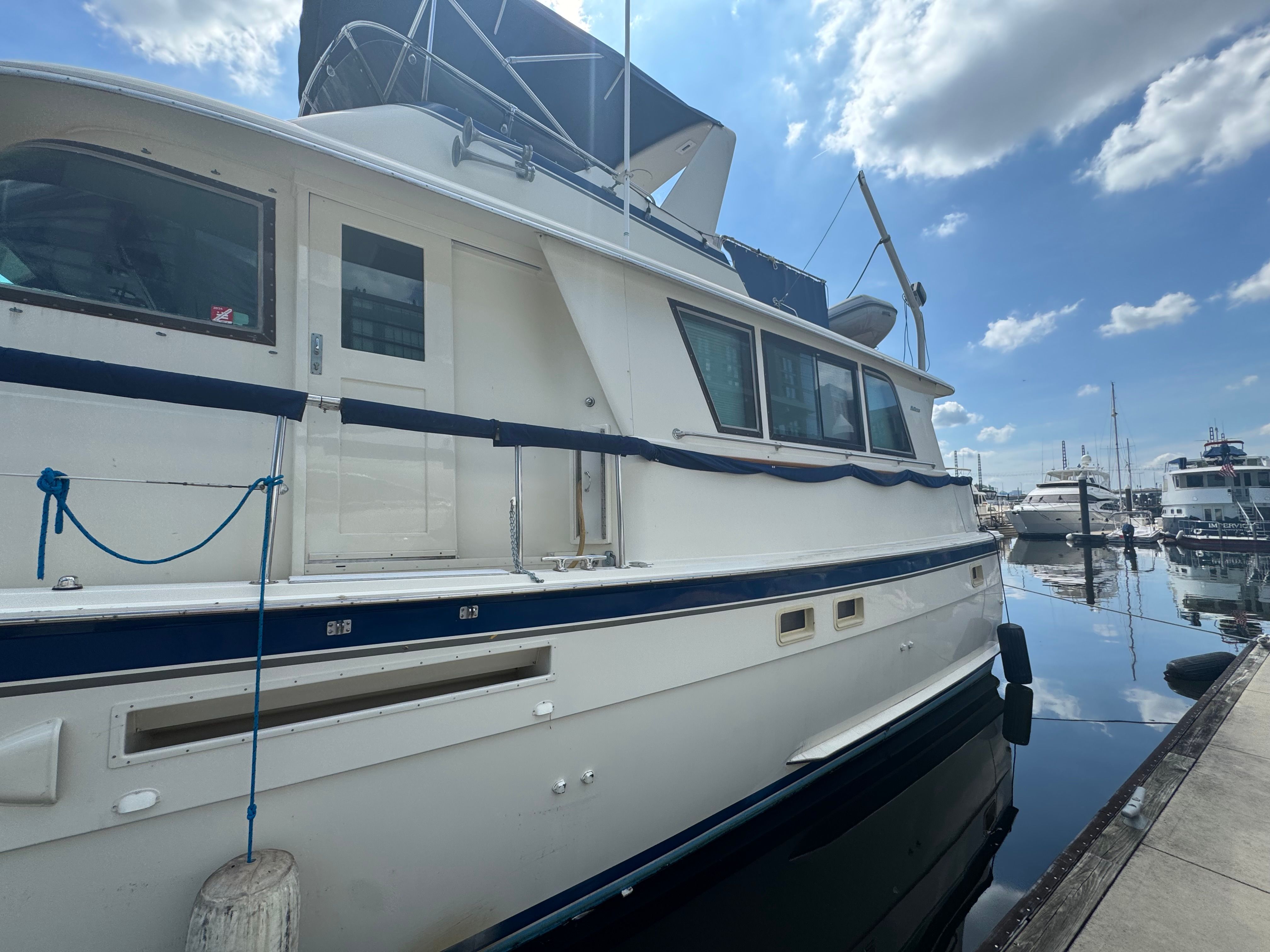 1985 Hatteras 53 Extended Deck — photo 10