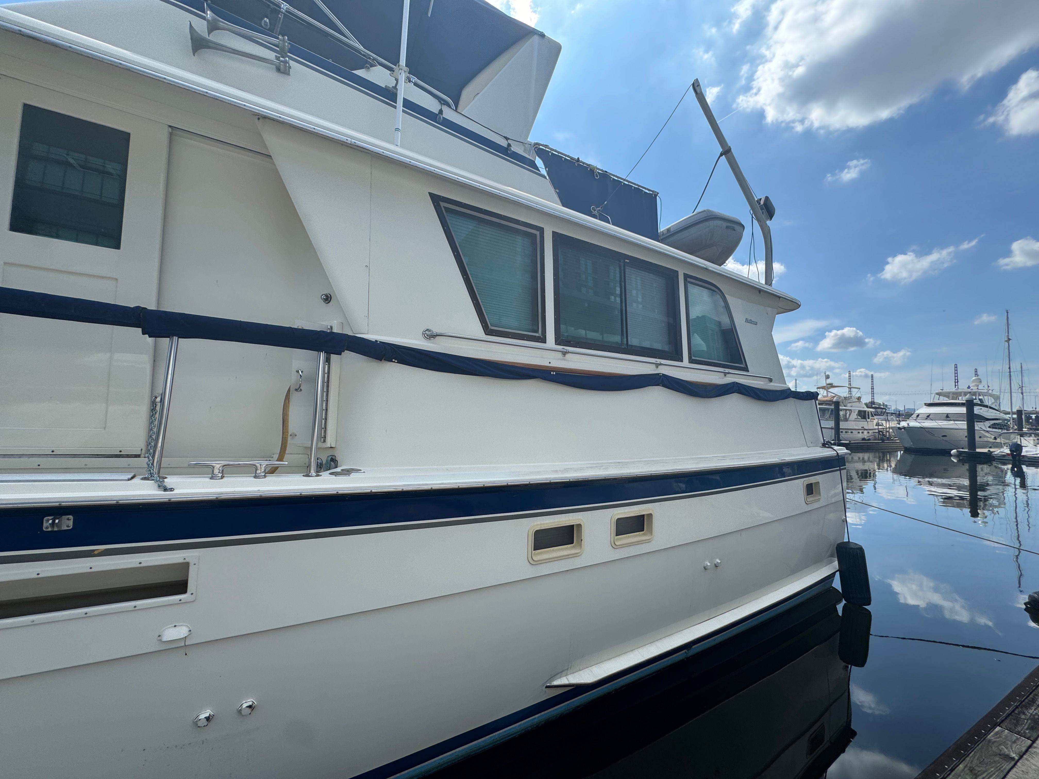 1985 Hatteras 53 Extended Deck — photo 11