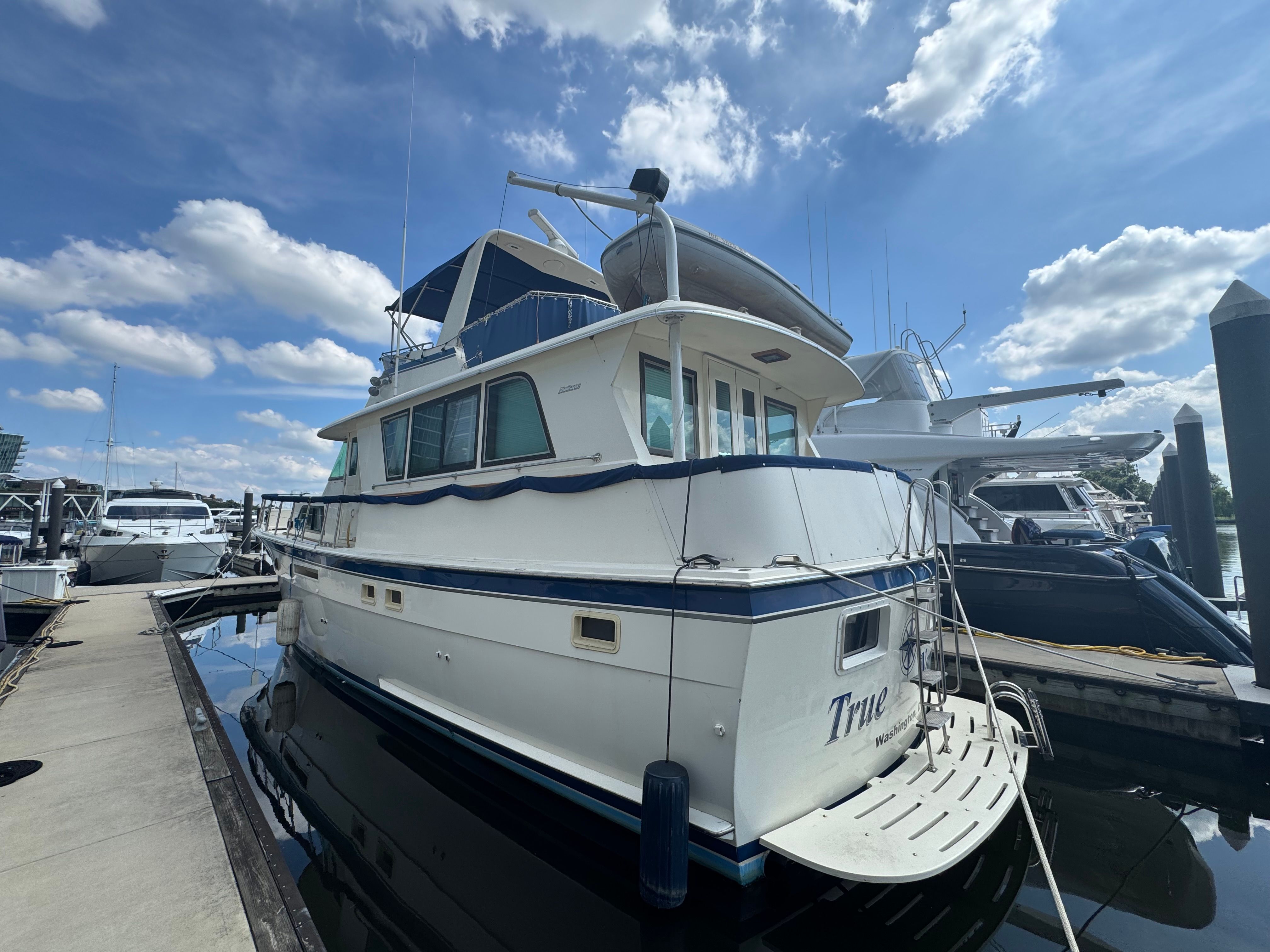 1985 Hatteras 53 Extended Deck — photo 12