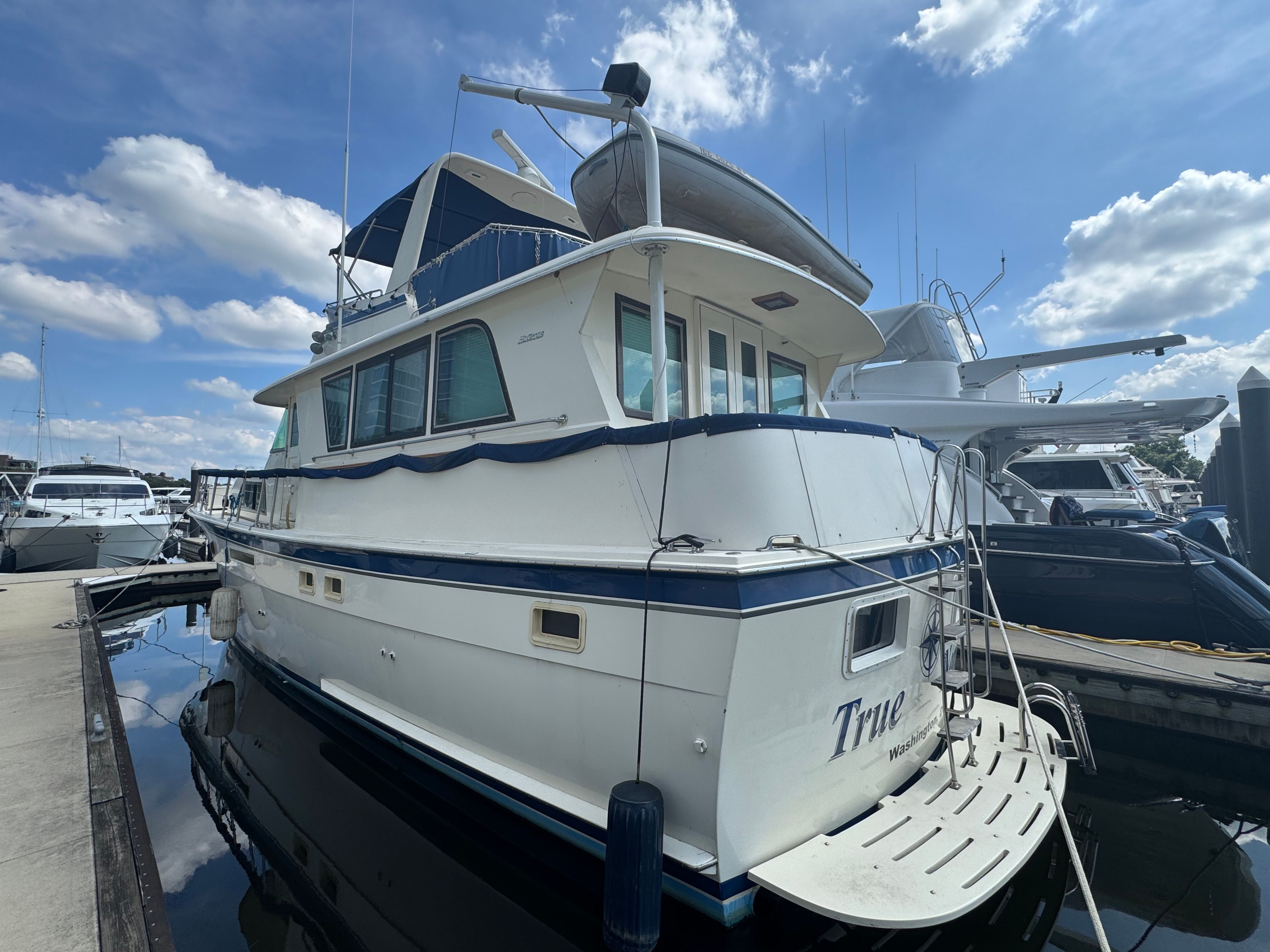 1985 Hatteras 53 Extended Deck — photo 13