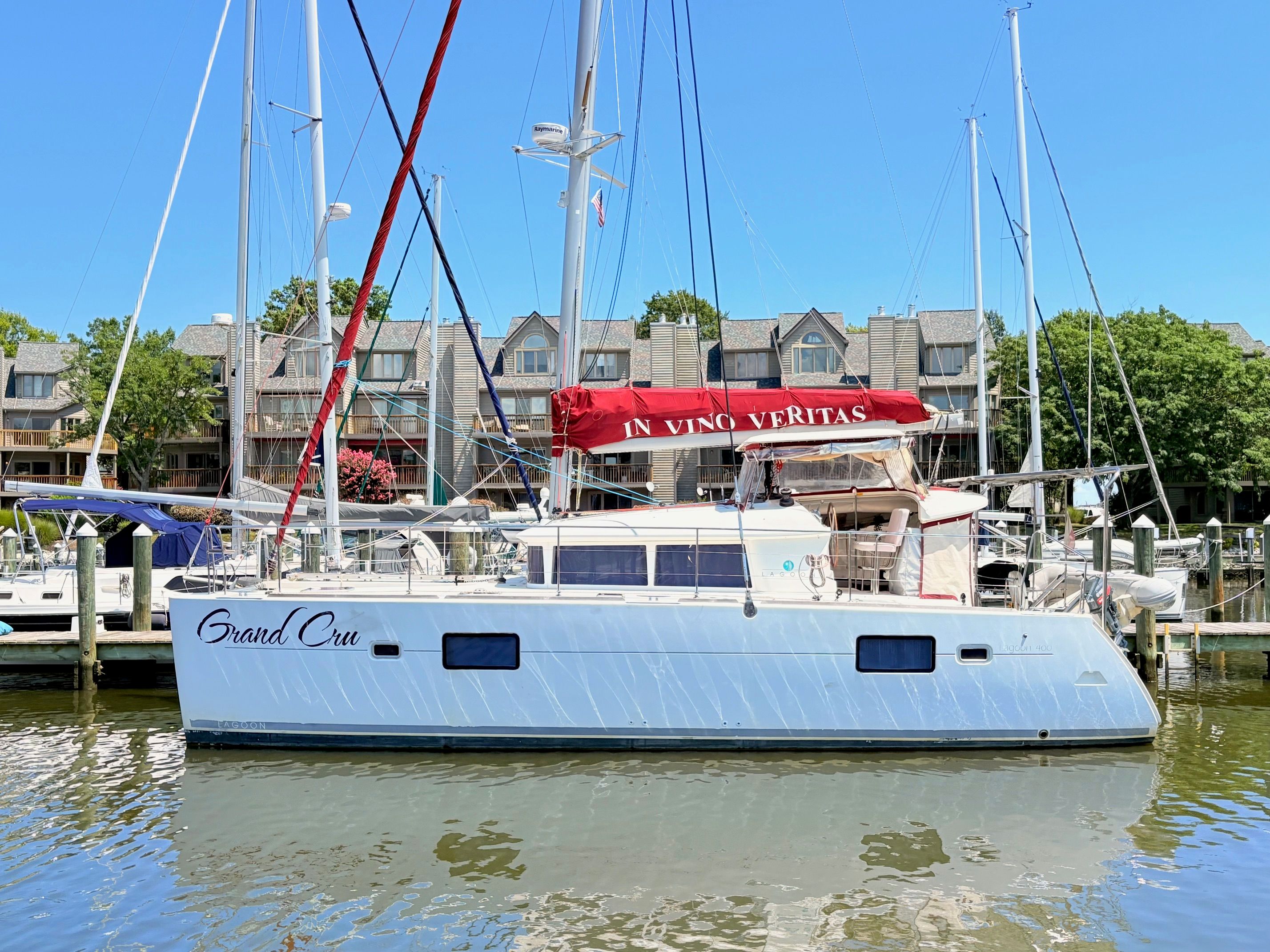 2010 Lagoon 400 — photo 2