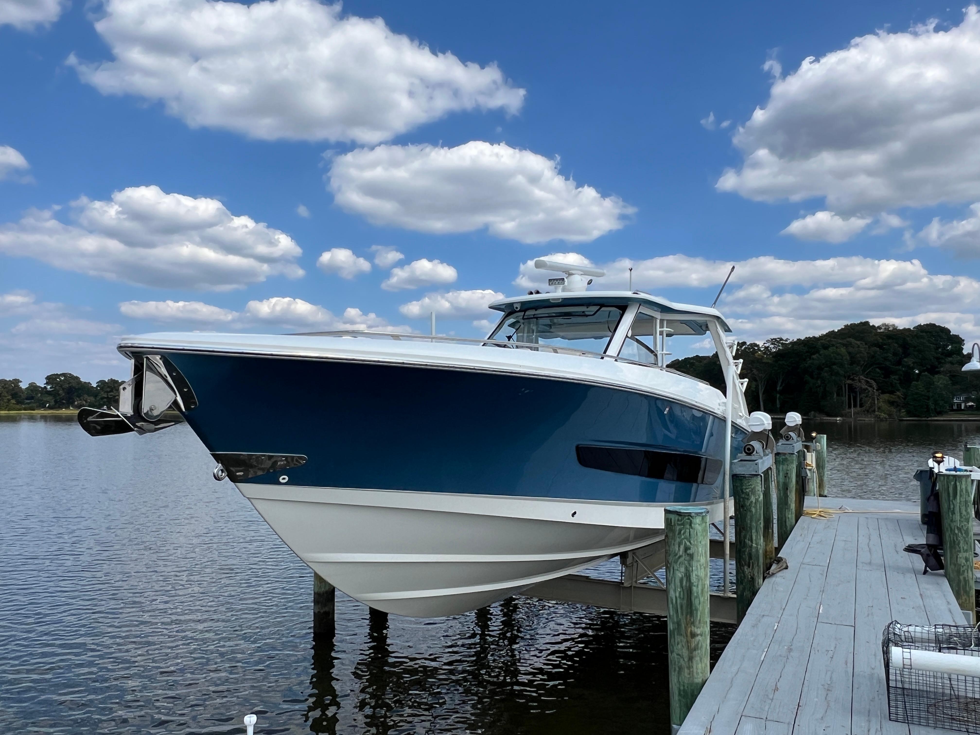 2023 Boston Whaler 420 Outrage — photo 8