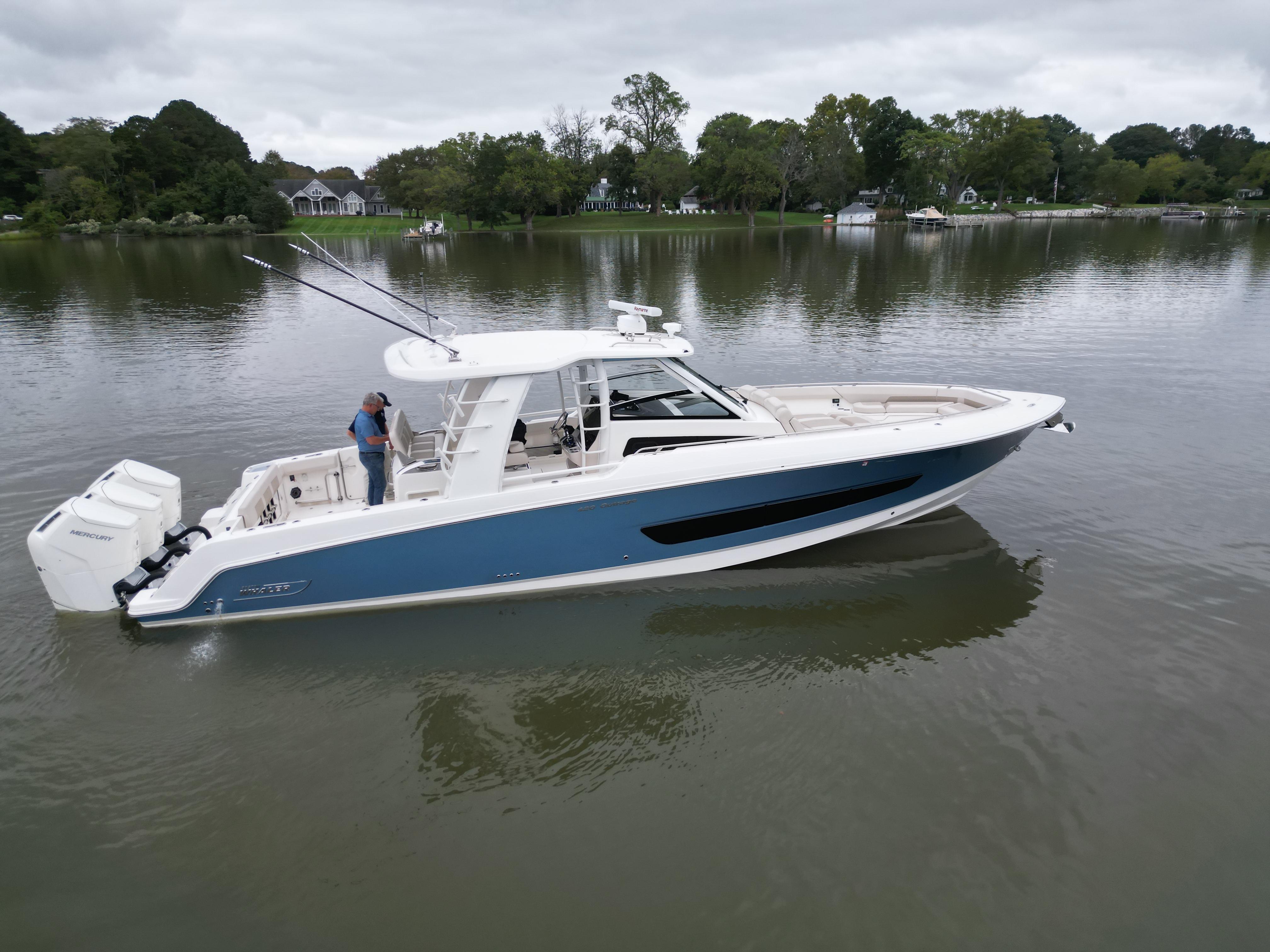 2023 Boston Whaler 420 Outrage — photo 6