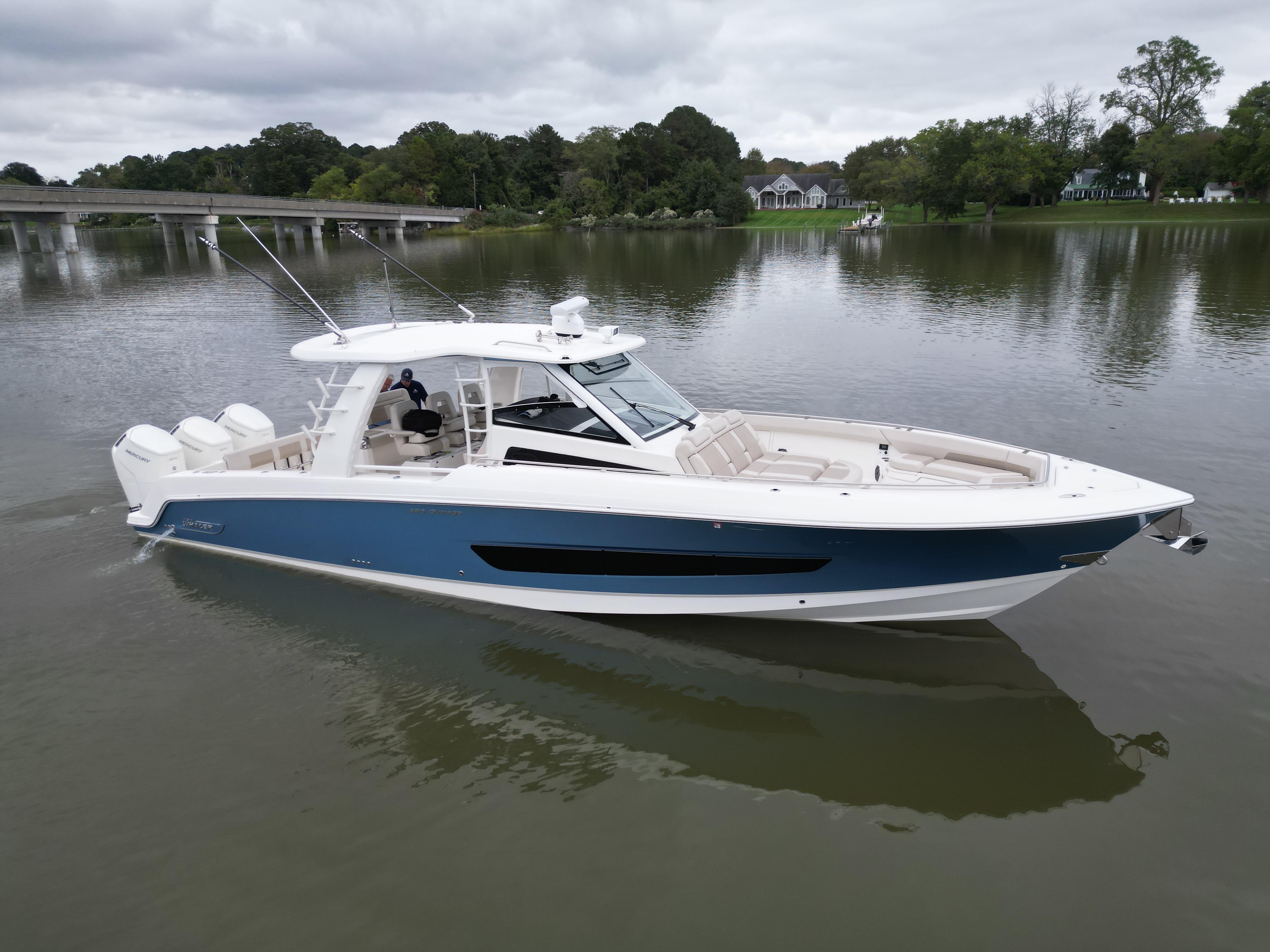 2023 Boston Whaler 420 Outrage — photo 2