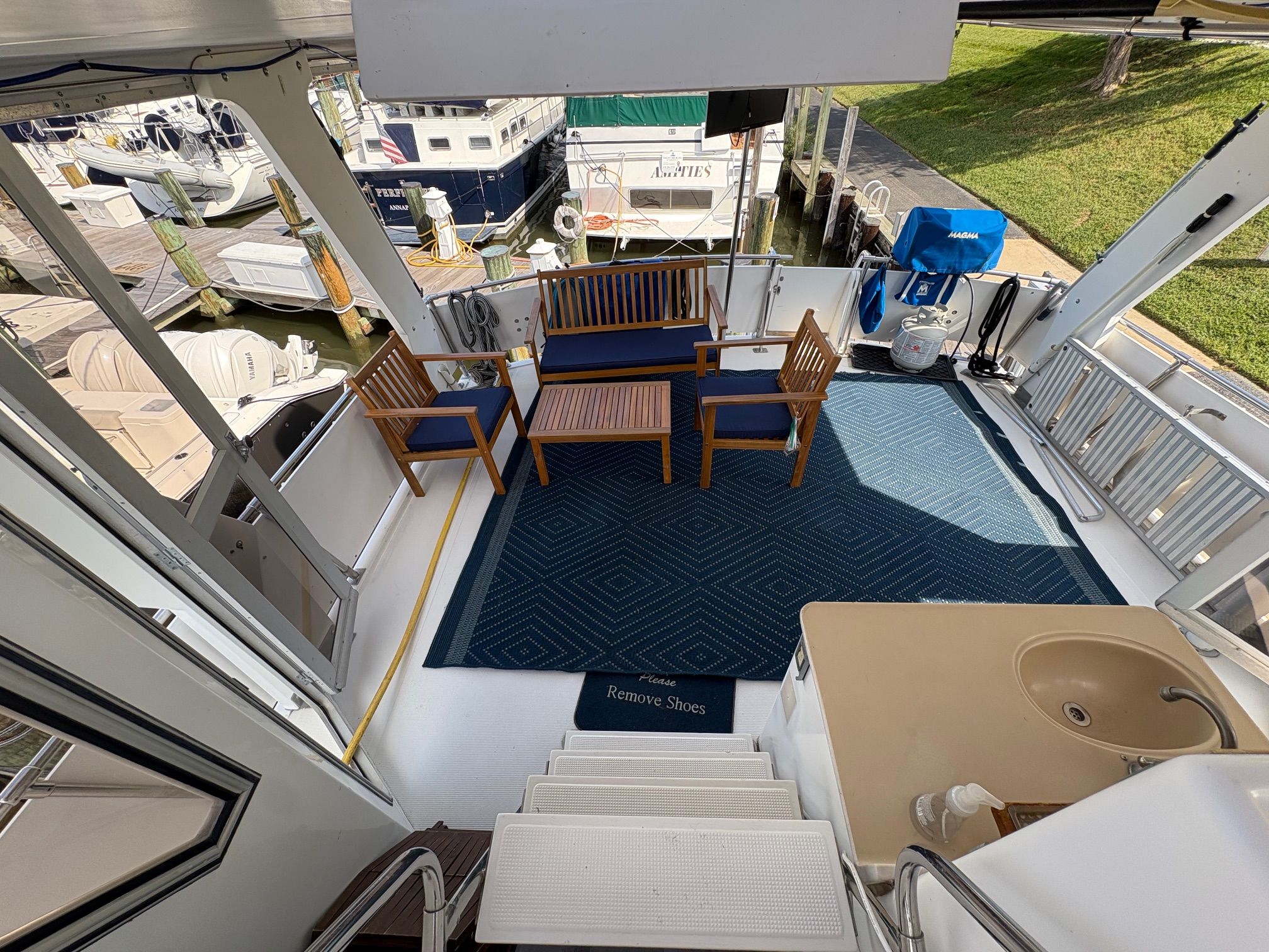 1987 Hi-Star 48 Sundeck — photo 10