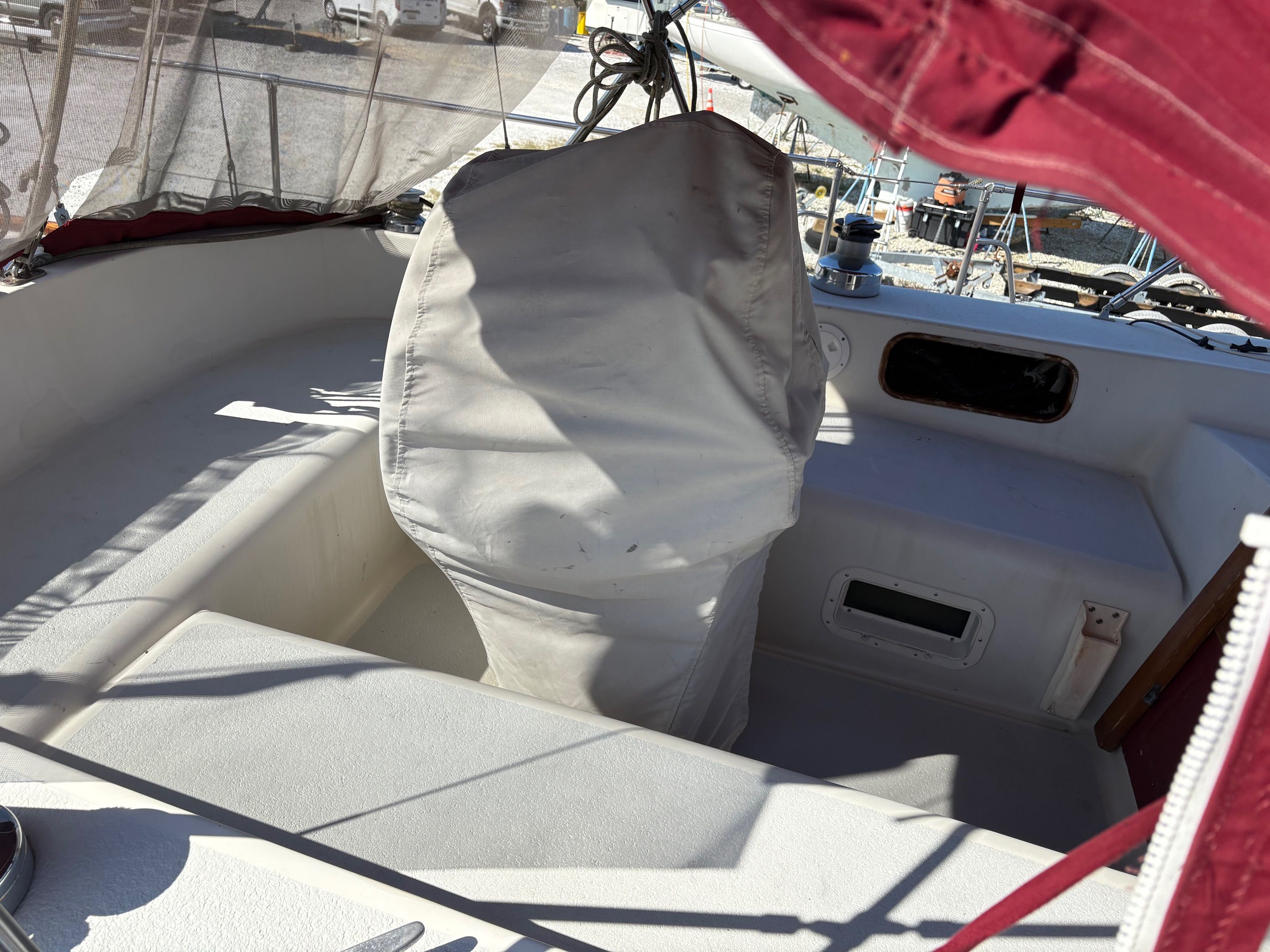 1984 Irwin 41 — photo 9