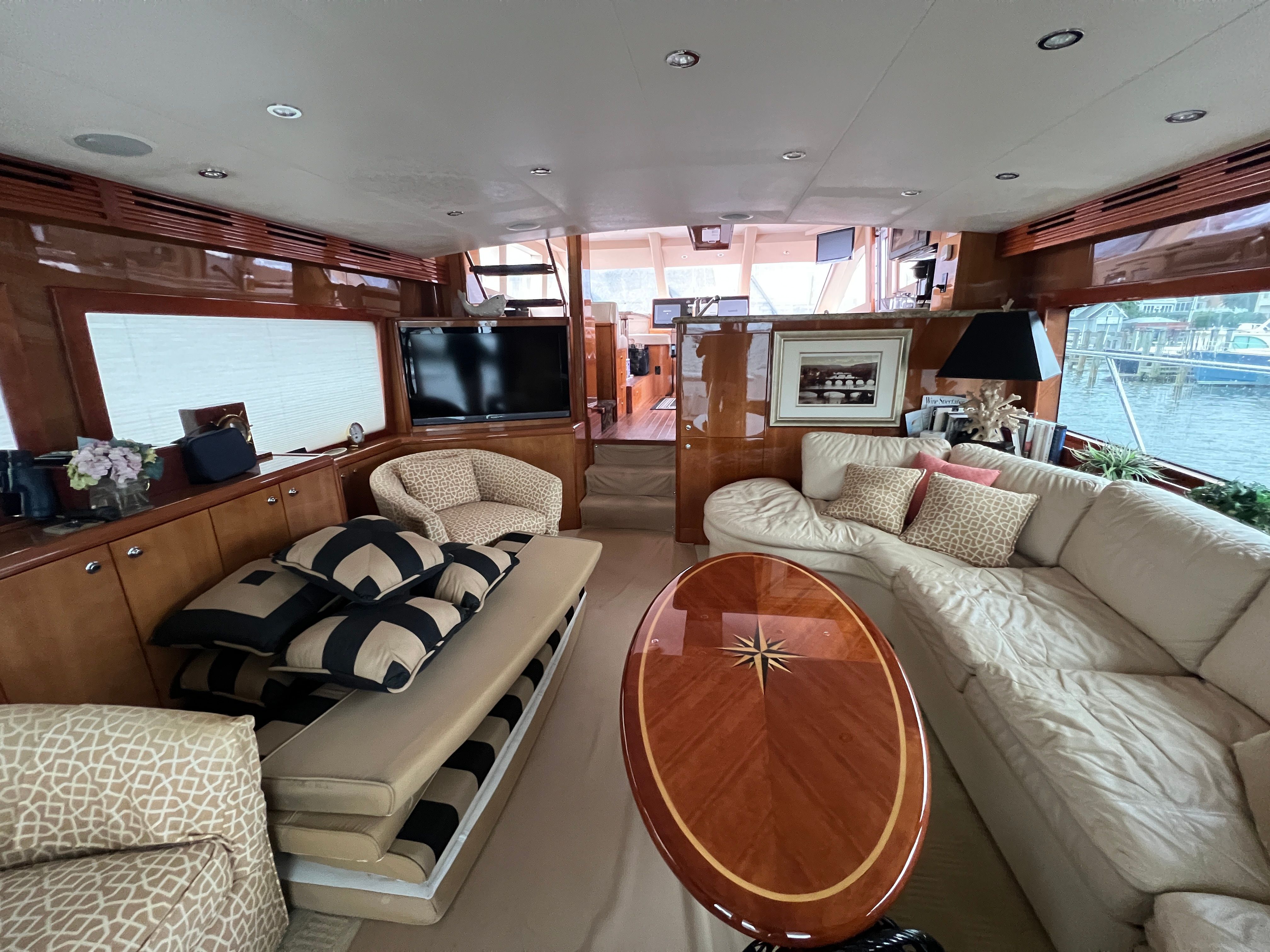 2008 Hatteras 64 Motor Yacht — photo 3