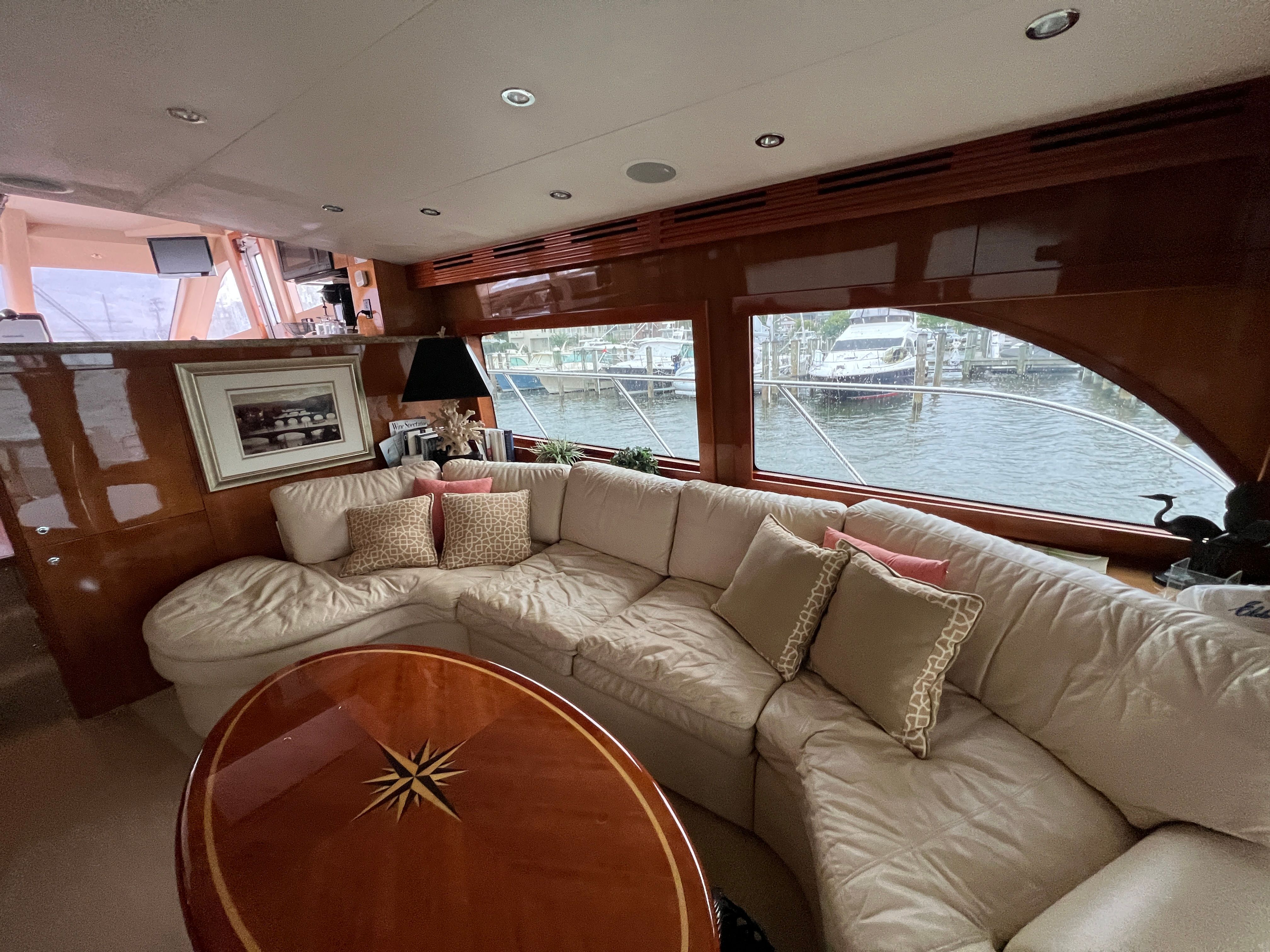 2008 Hatteras 64 Motor Yacht — photo 8