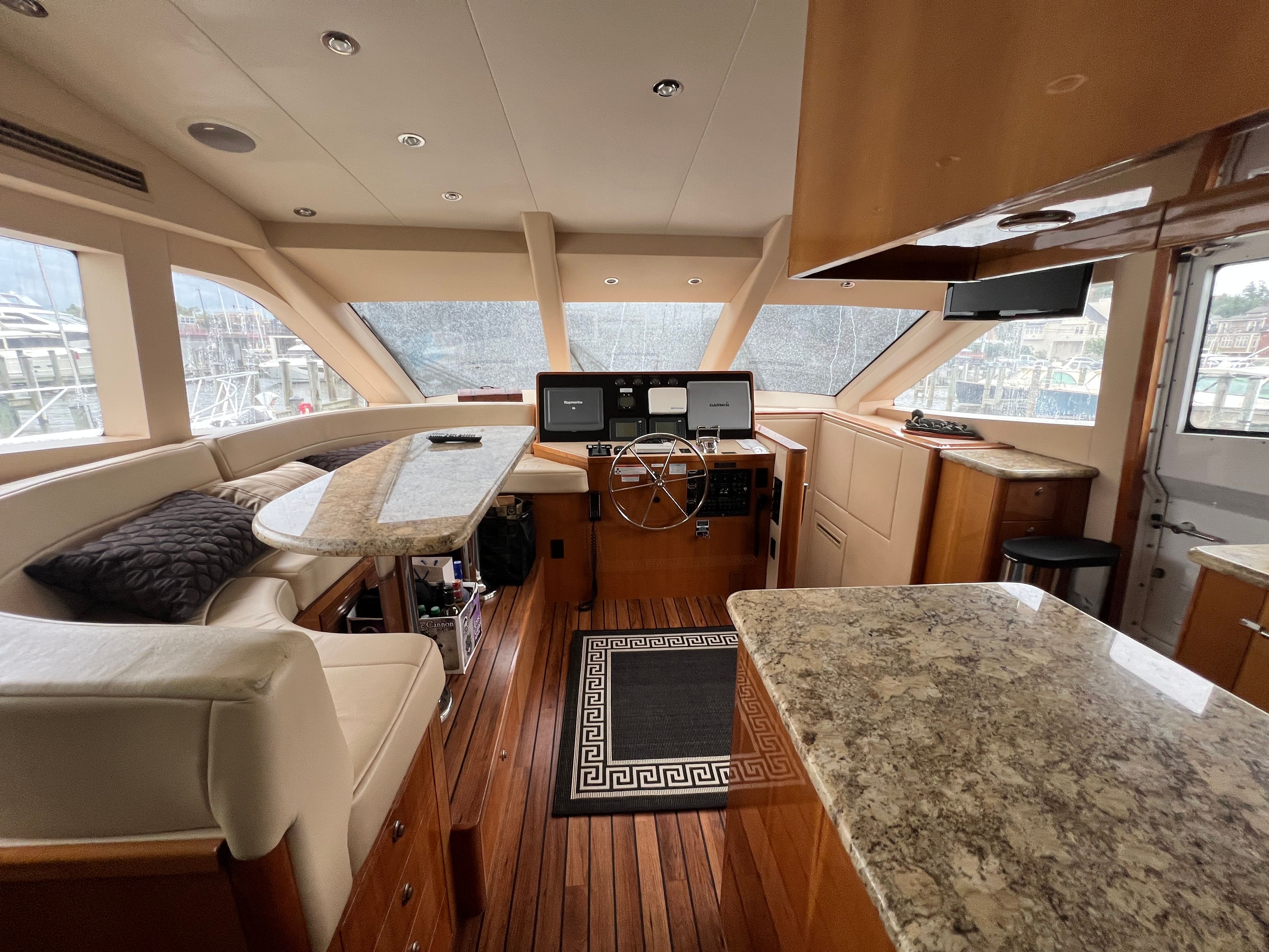2008 Hatteras 64 Motor Yacht — photo 13