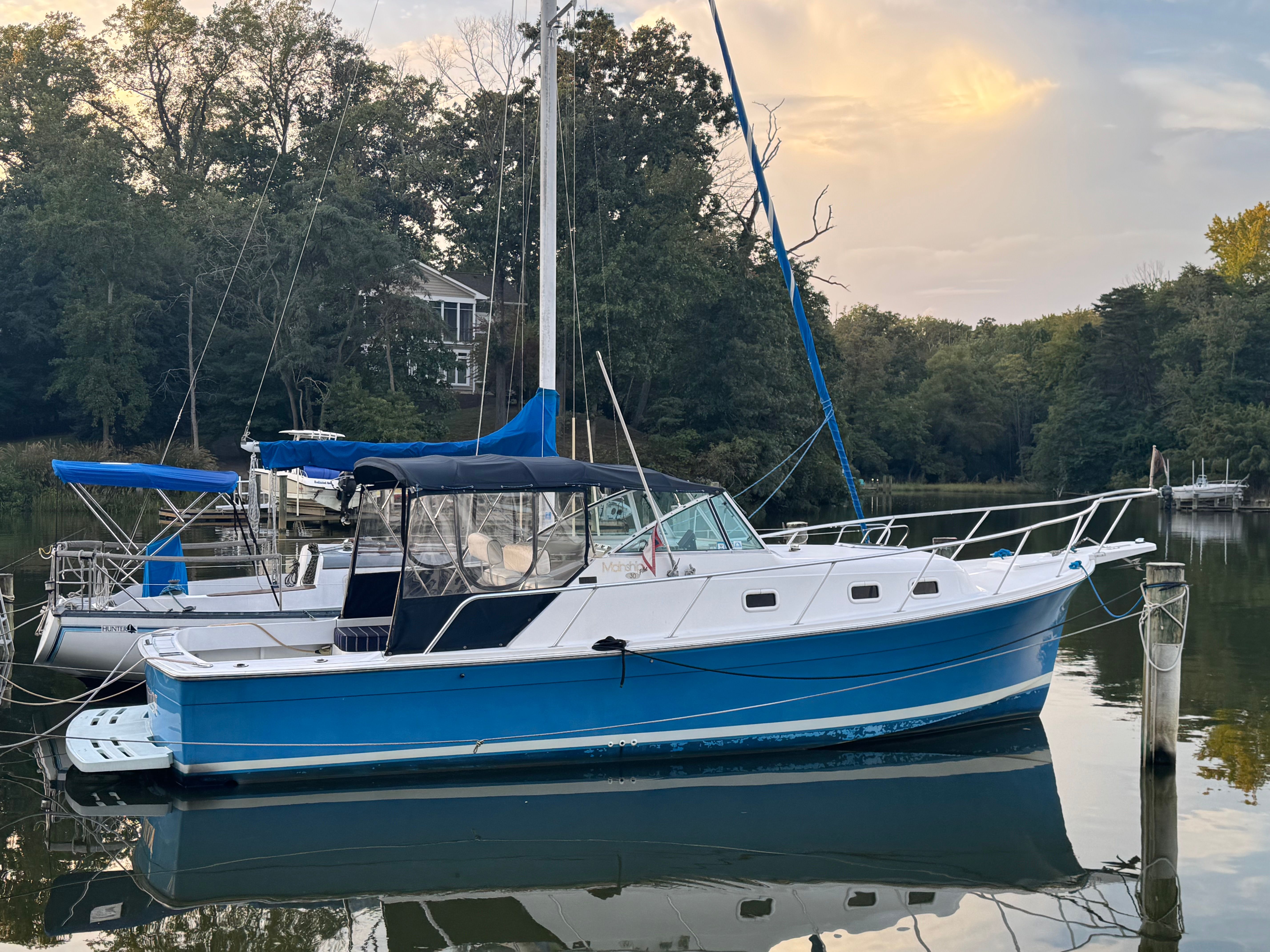 1999 Mainship Pilot 30 Sedan — photo 2