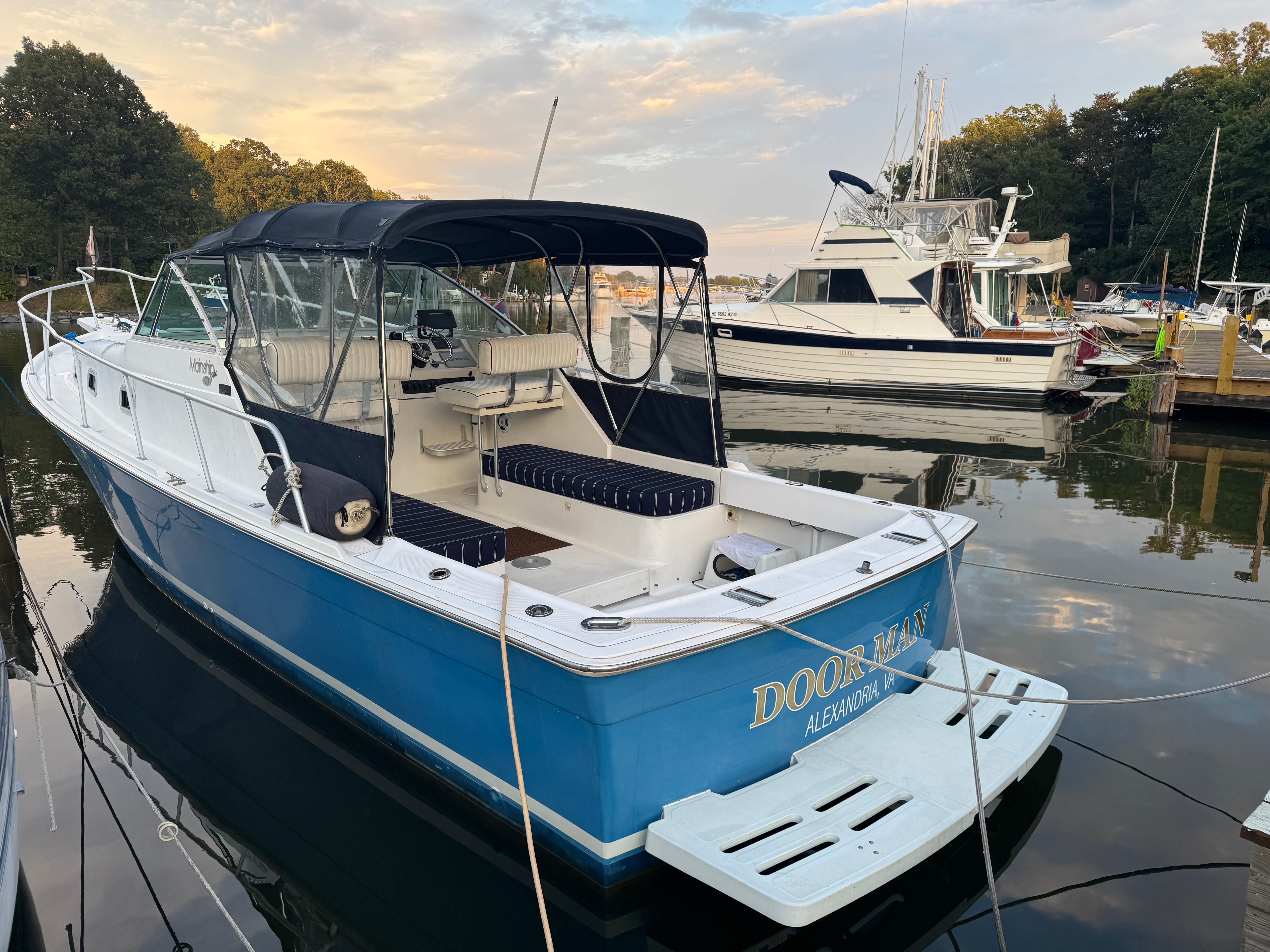 1999 Mainship Pilot 30 Sedan — photo 8