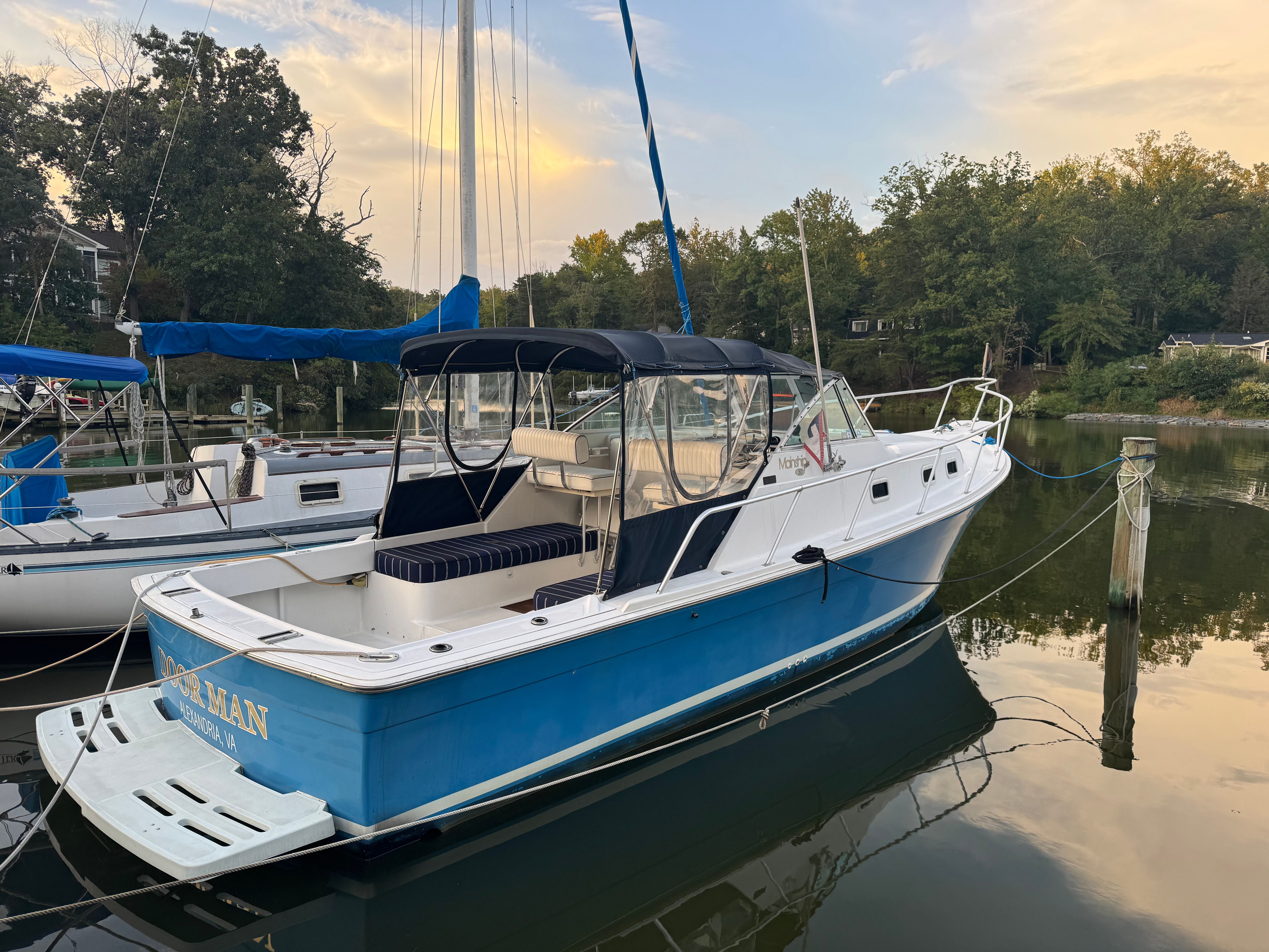 1999 Mainship Pilot 30 Sedan — photo 9