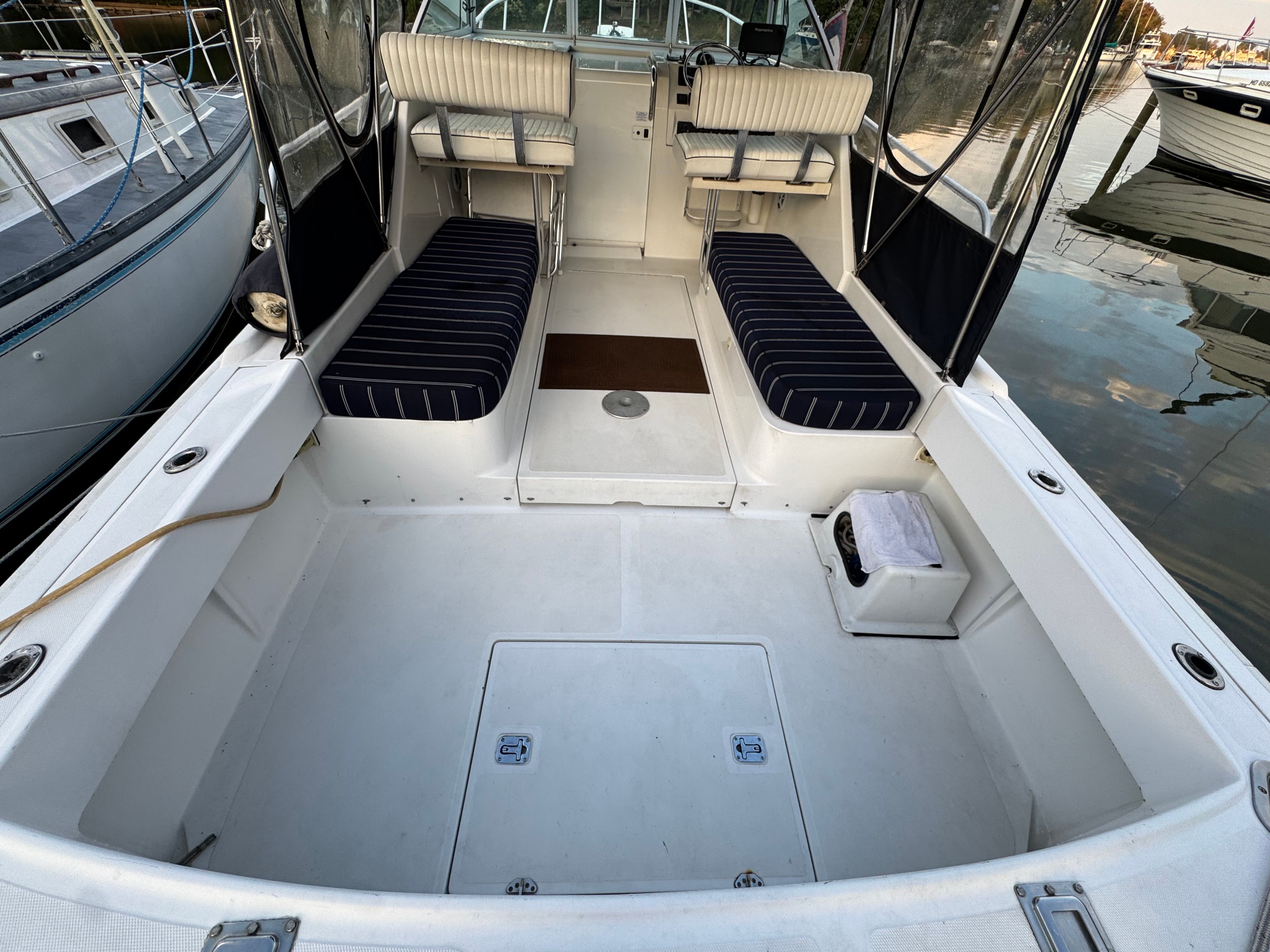 1999 Mainship Pilot 30 Sedan — photo 11