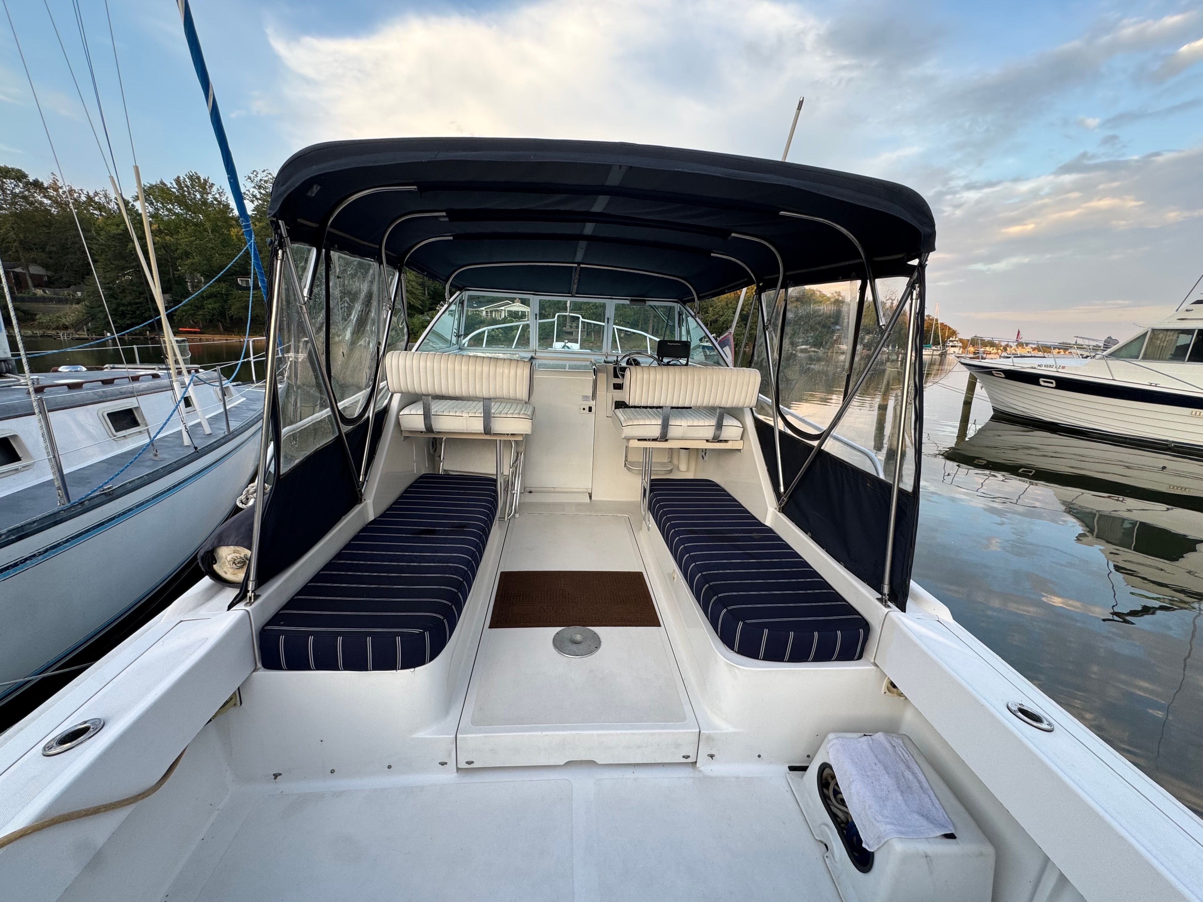 1999 Mainship Pilot 30 Sedan — photo 13